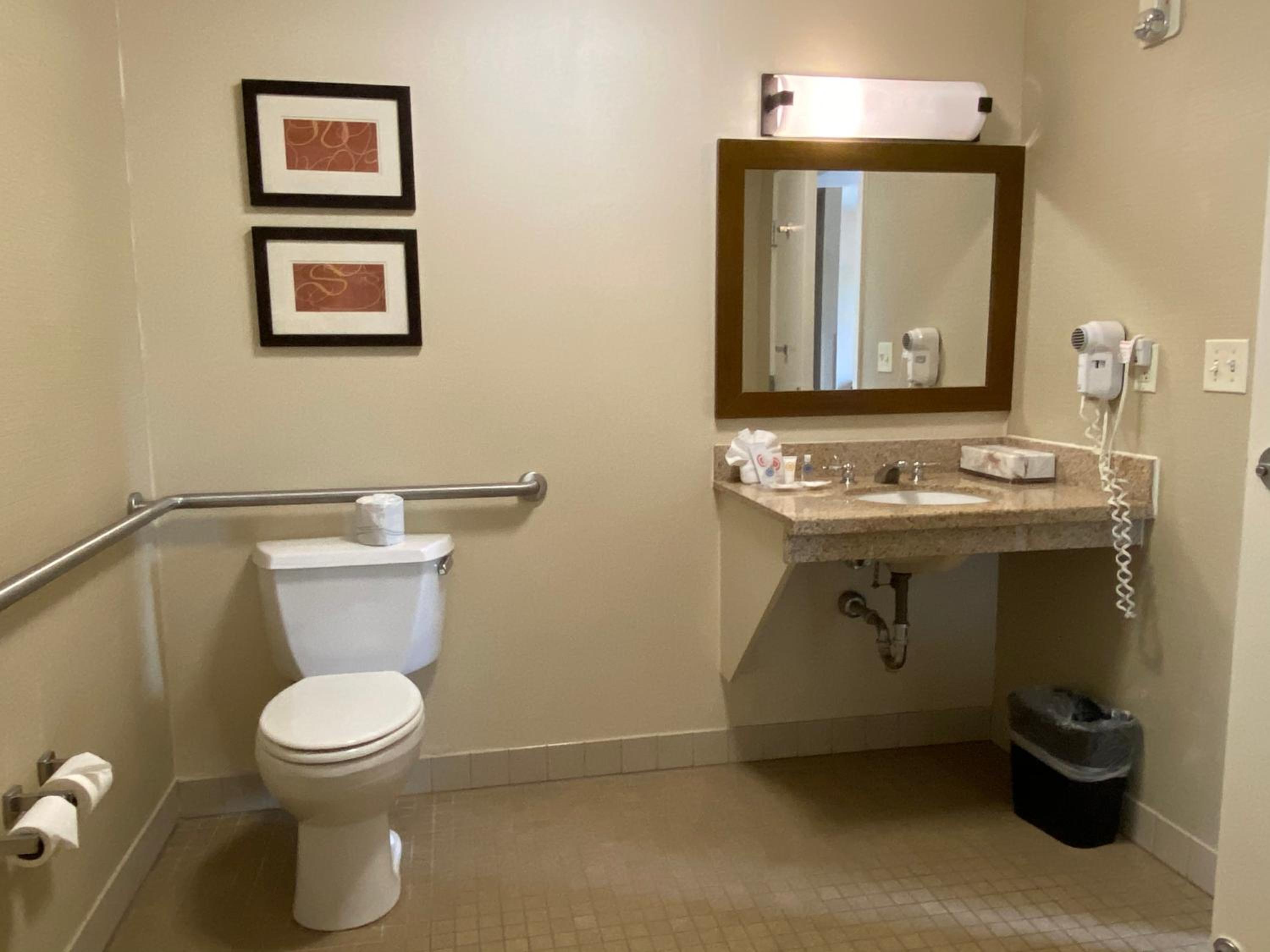 Business Queen Room with Two Queen Beds - Accessible/Non-Smoking - Photo 4