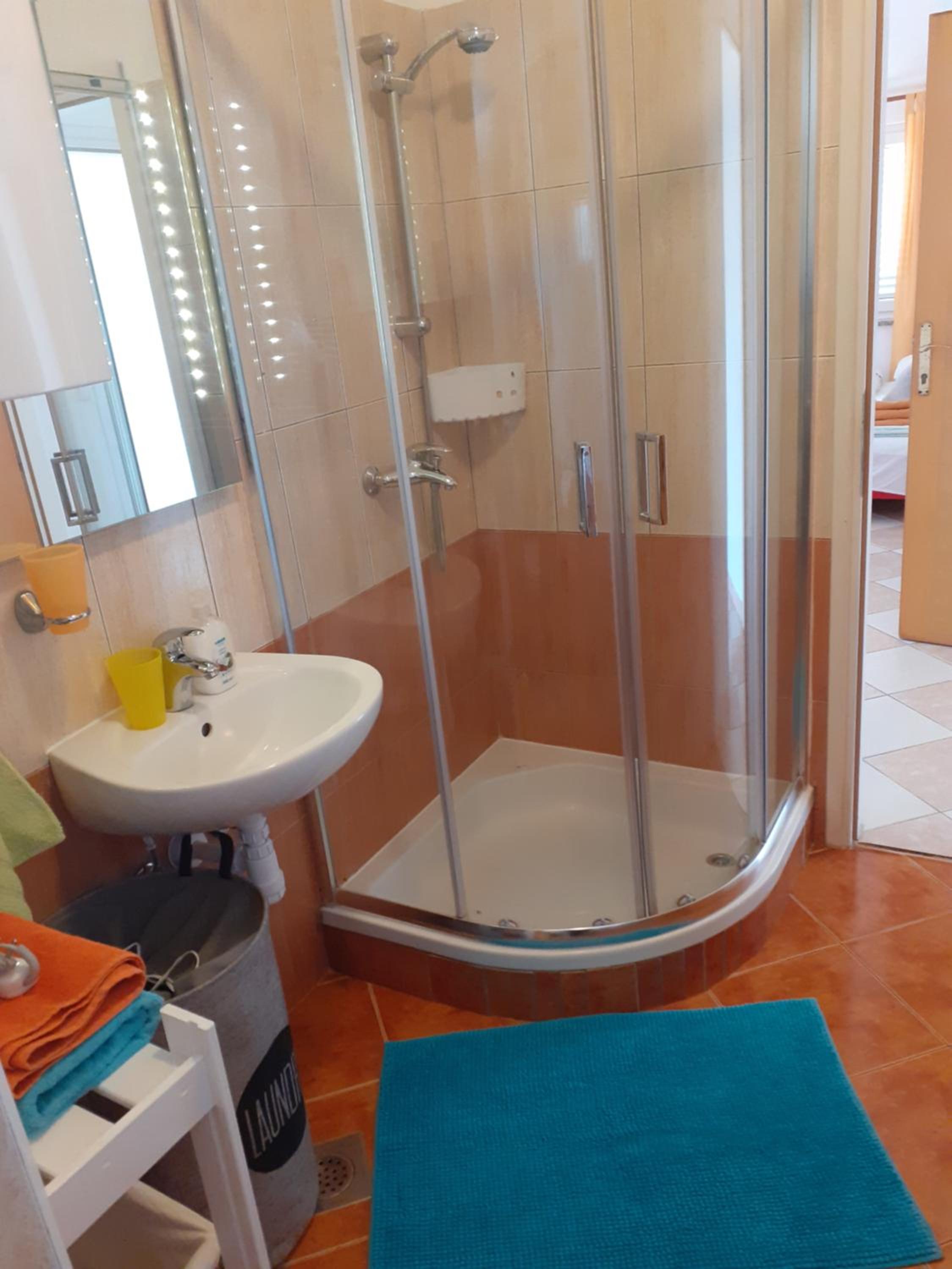 Apartment with Sea View - Photo 6