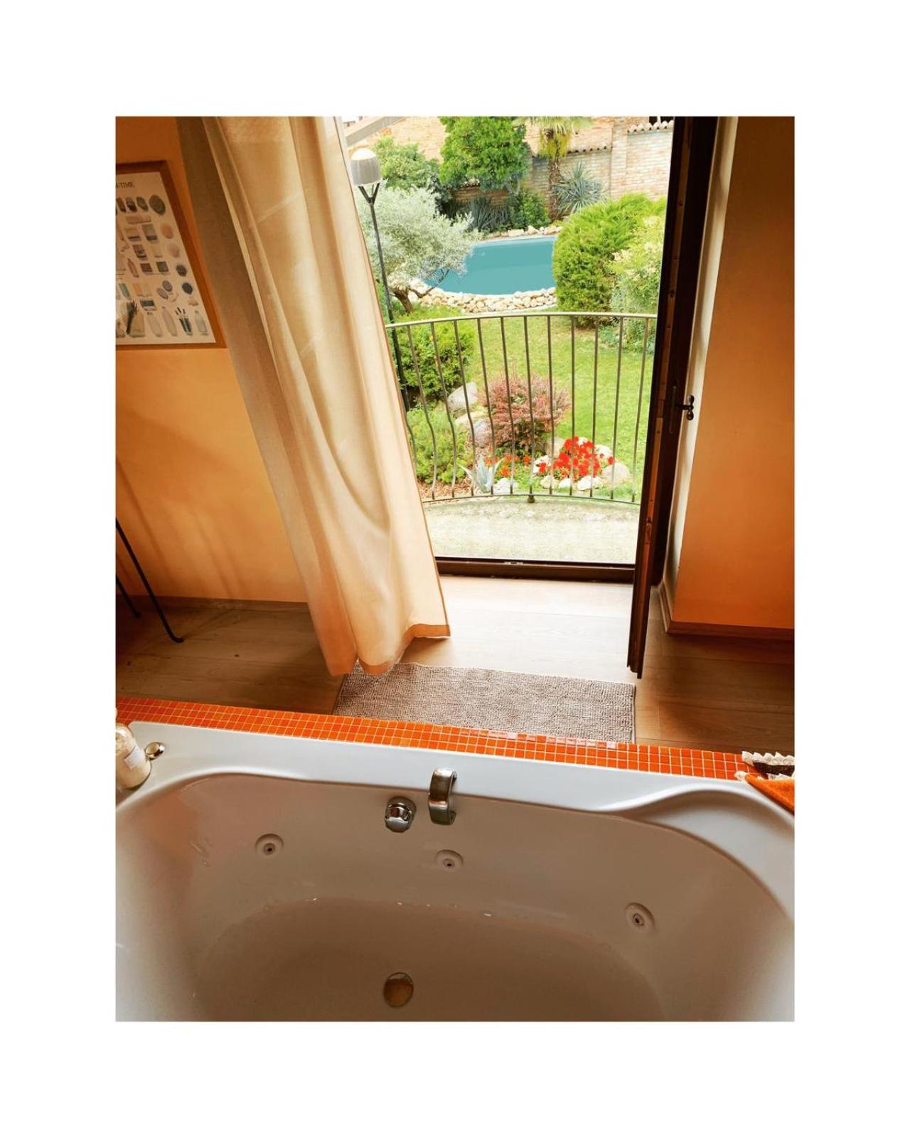 Queen Room with Pool View - Photo 21
