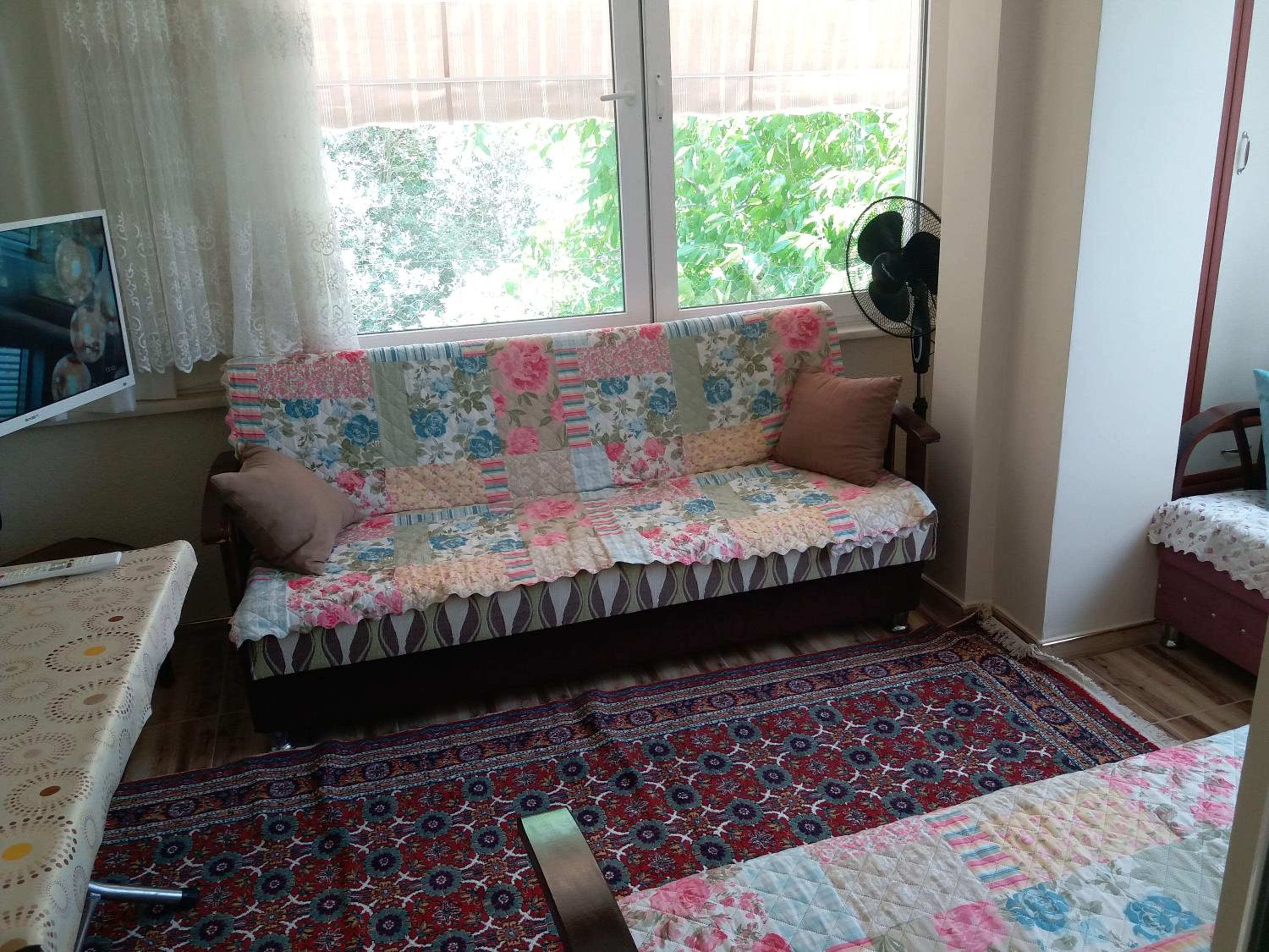 Family Room with Private Bathroom photo 2