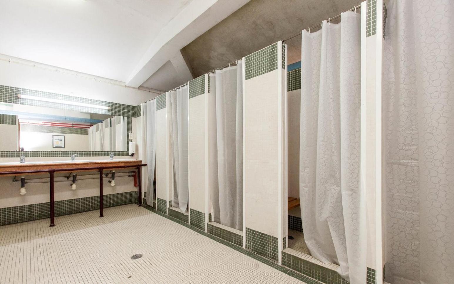 Quadruple Room - Photo 8