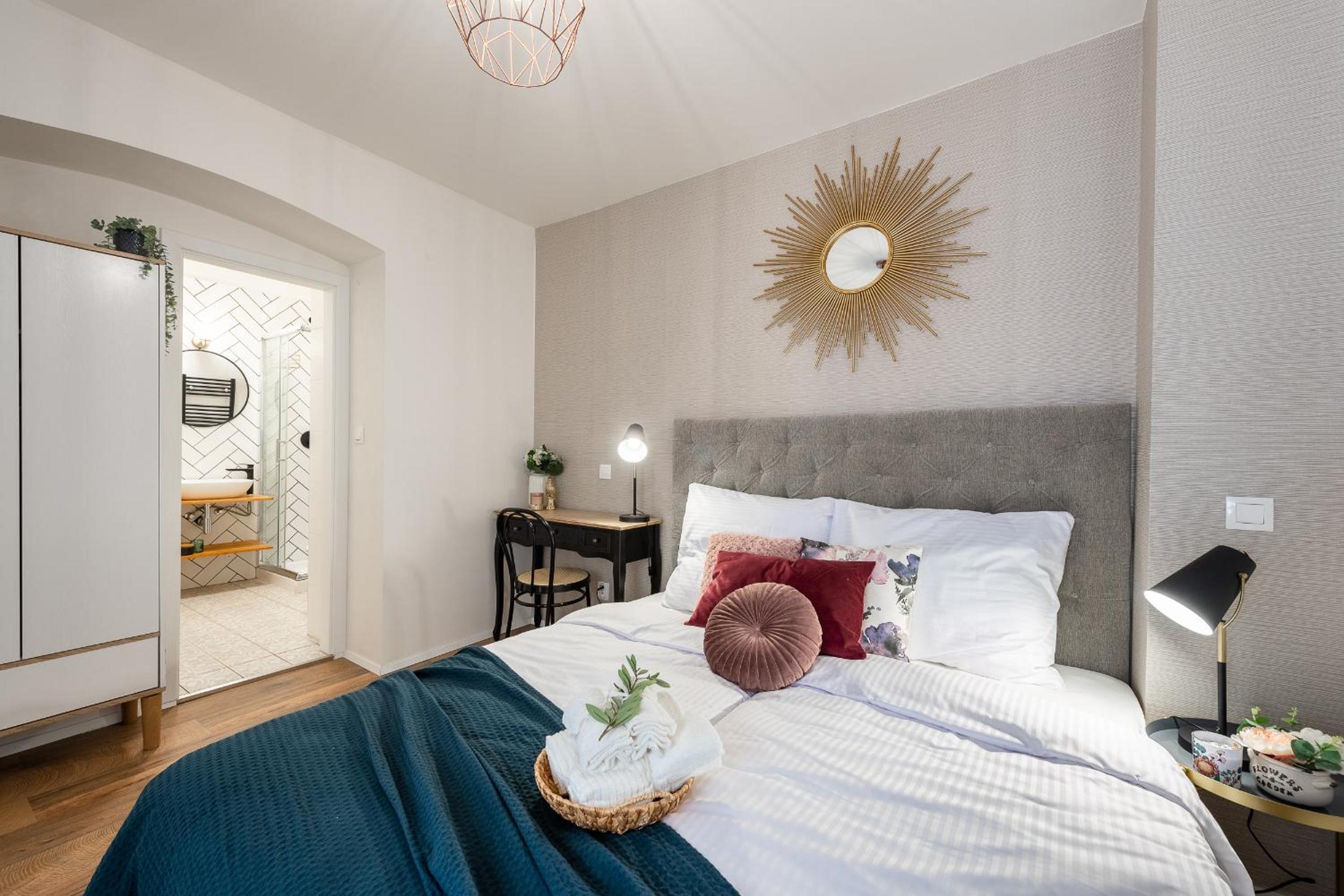 Double or Twin Room with Private Bathroom photo 3