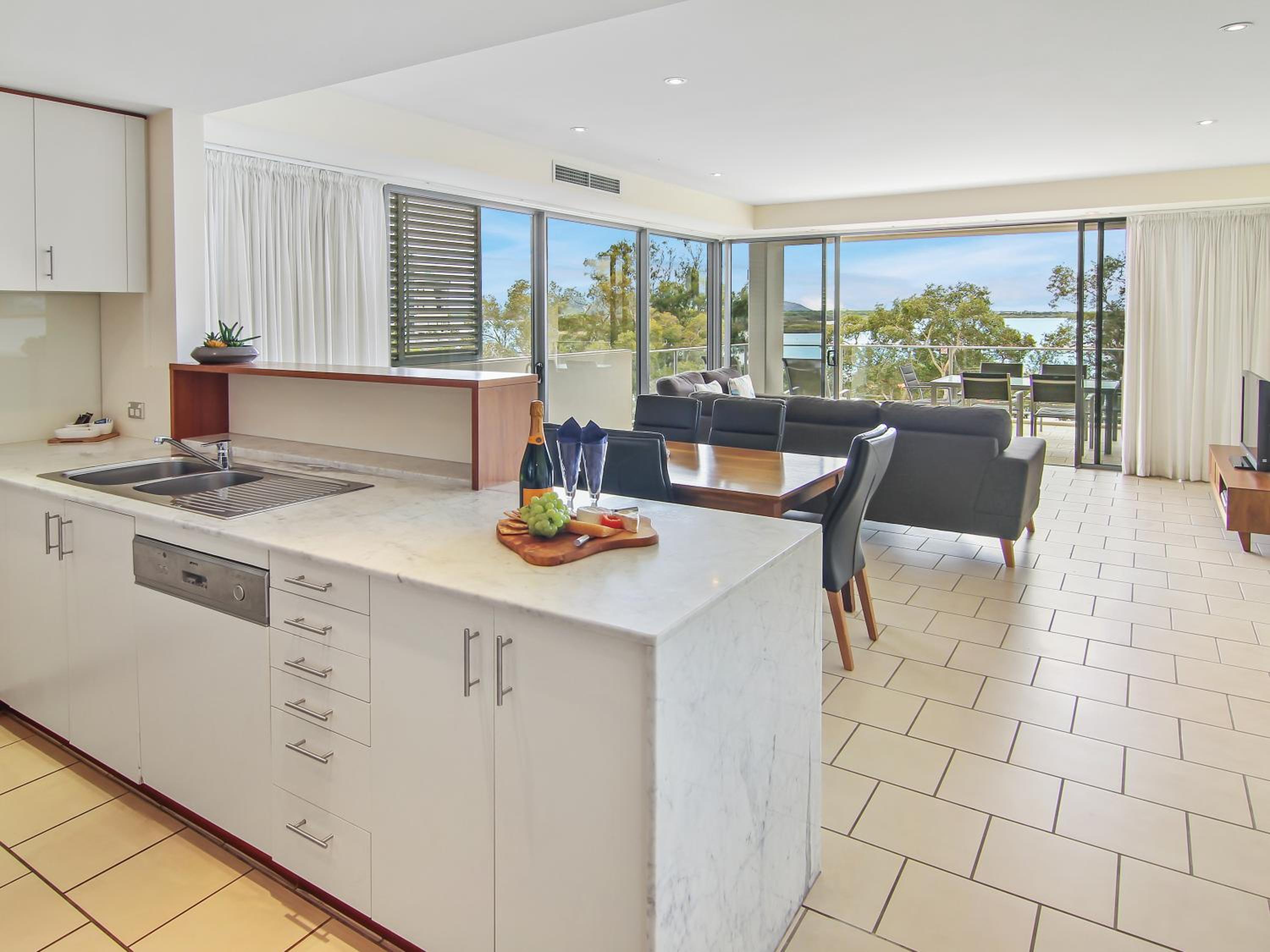 Two-Bedroom Apartment with Ocean View photo 2