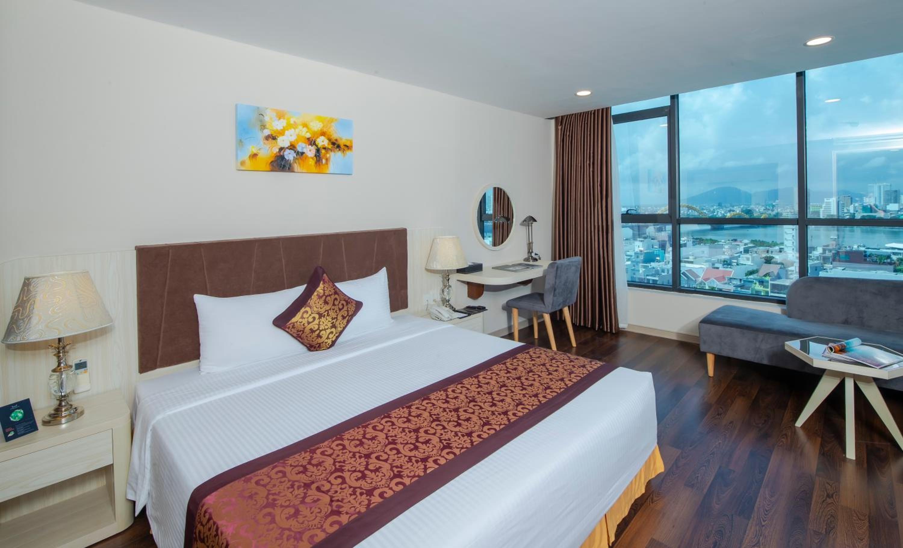 Premium Deluxe King Room with Panoramic View photo 2