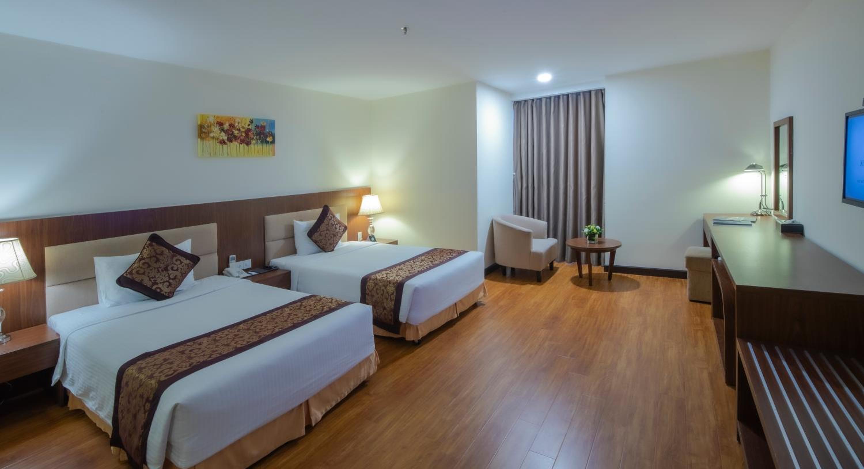 Superior Twin Room with Bathtub photo 3