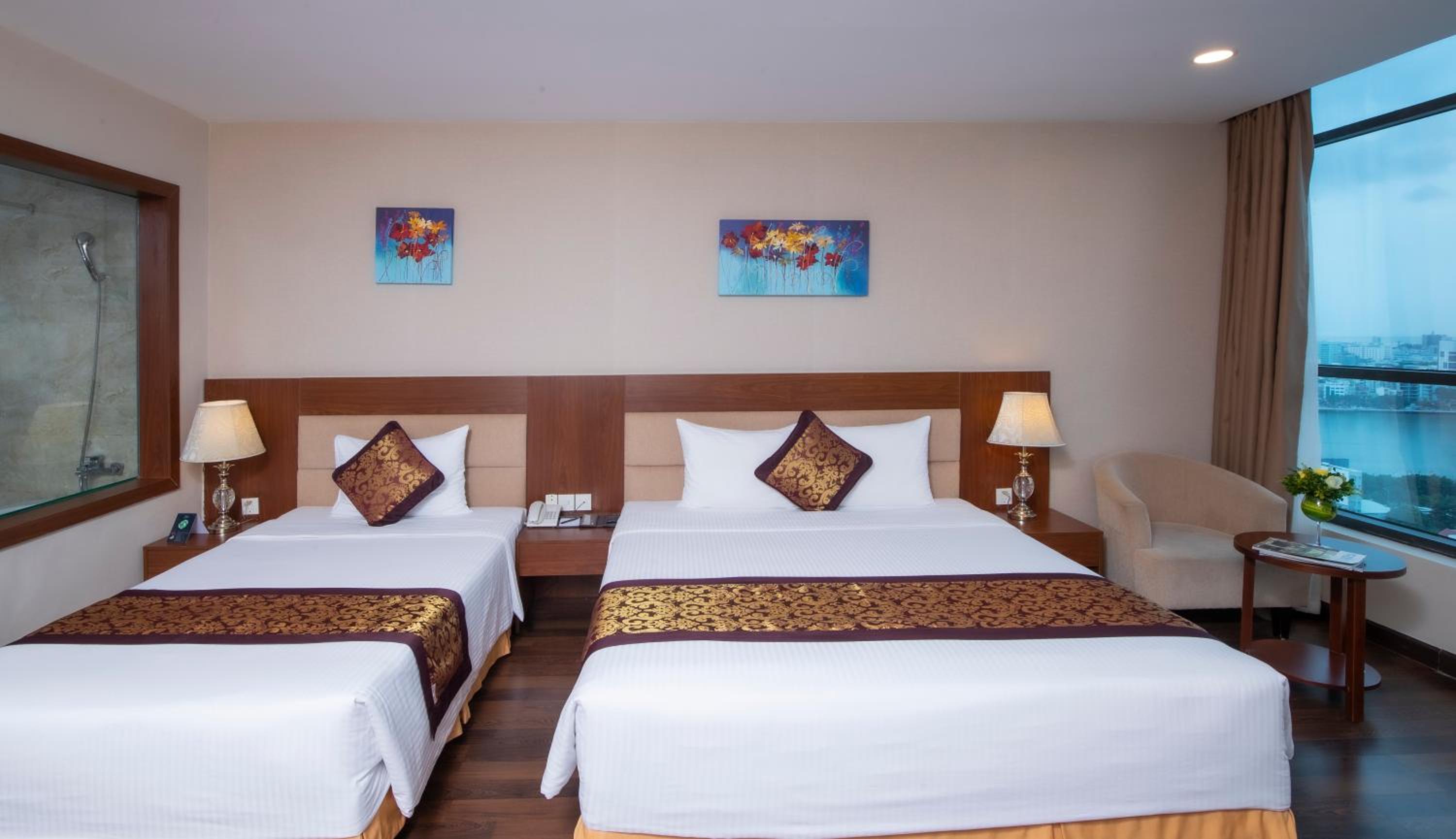 Deluxe Family Triple Room with Partial River View photo 3