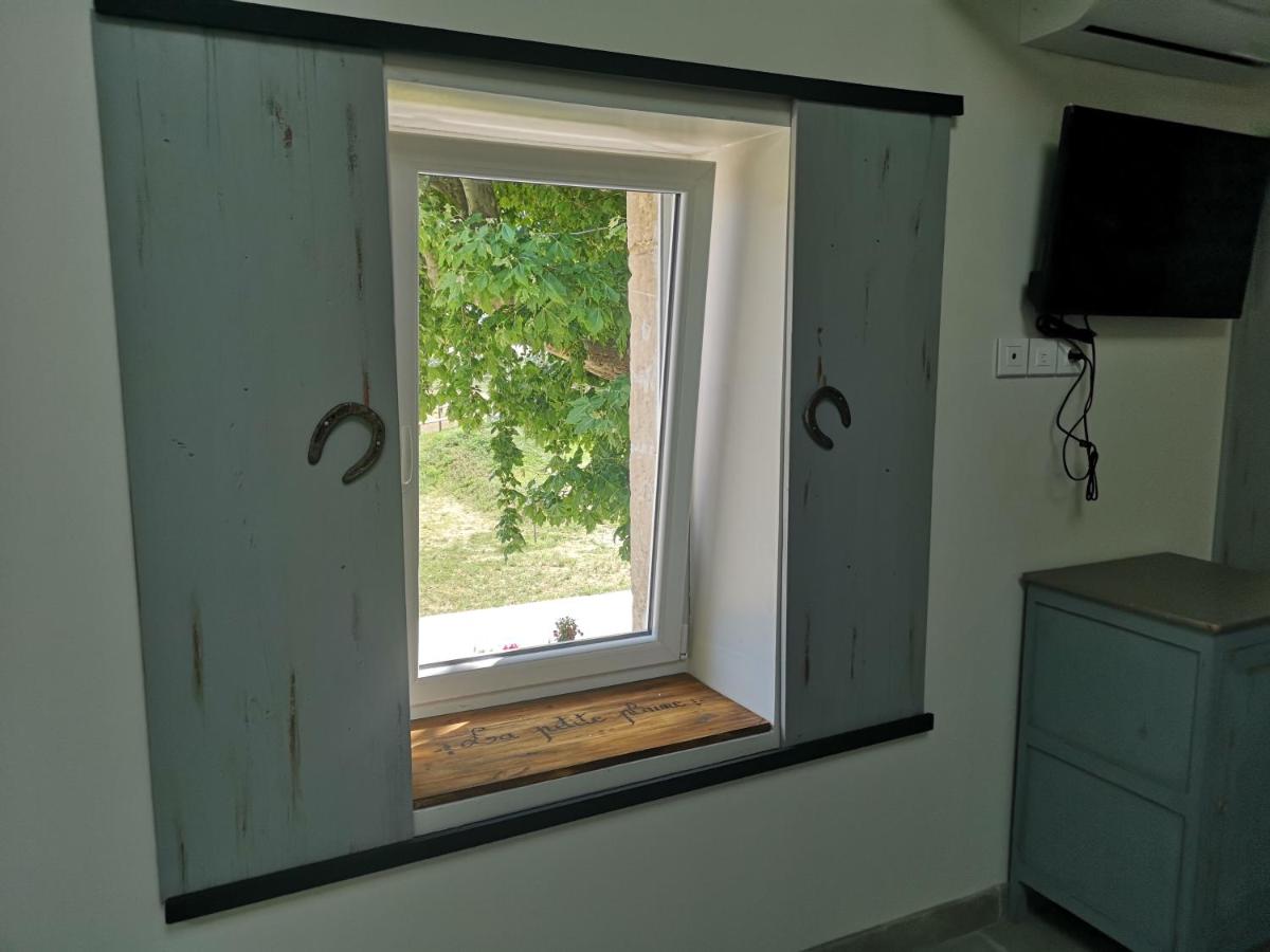 Family Room with Private Bathroom - Photo 8