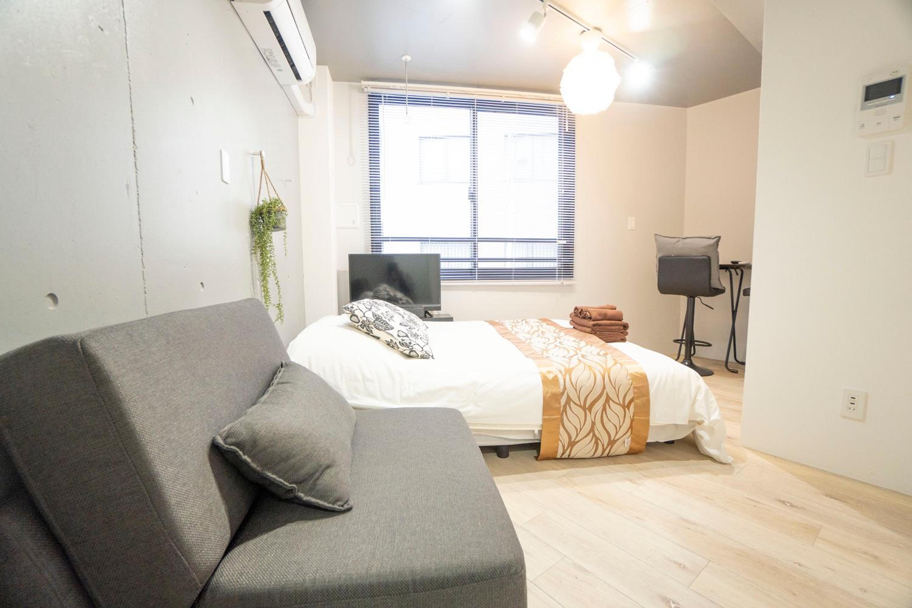 One-Bedroom Apartment photo 1