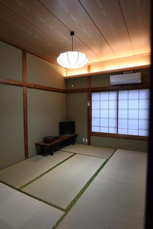 Japanese-Style Twin Room with Shared Bathroom photo 2