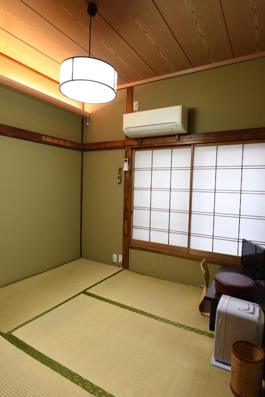 Japanese-Style Single Room with Shared Bathroom photo 2
