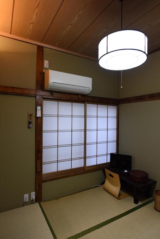 Japanese-Style Single Room with Shared Bathroom photo 2