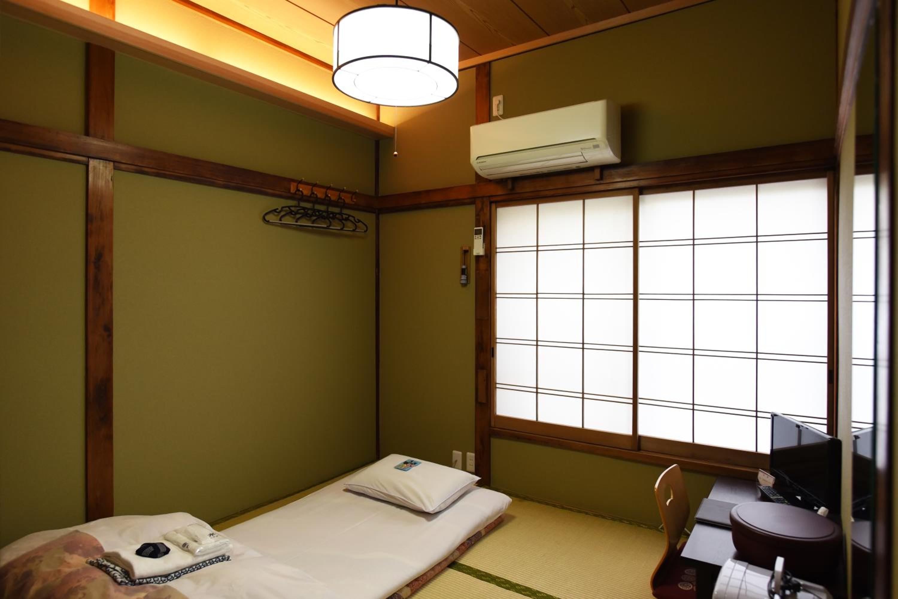 Japanese-Style Single Room with Shared Bathroom photo 3