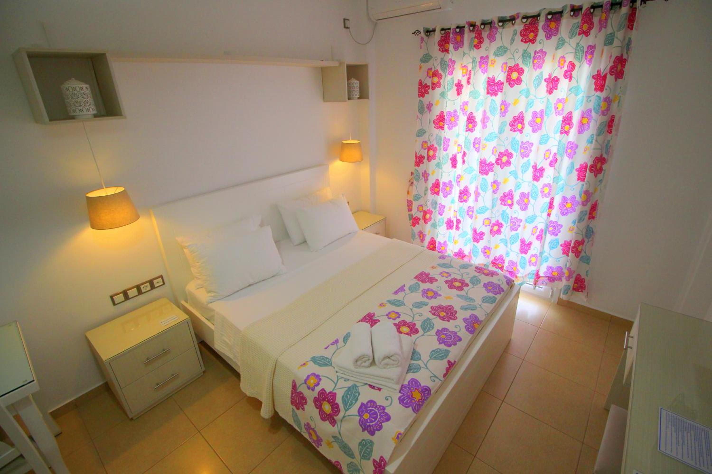 Deluxe Double Room with Balcony and Sea View photo 3