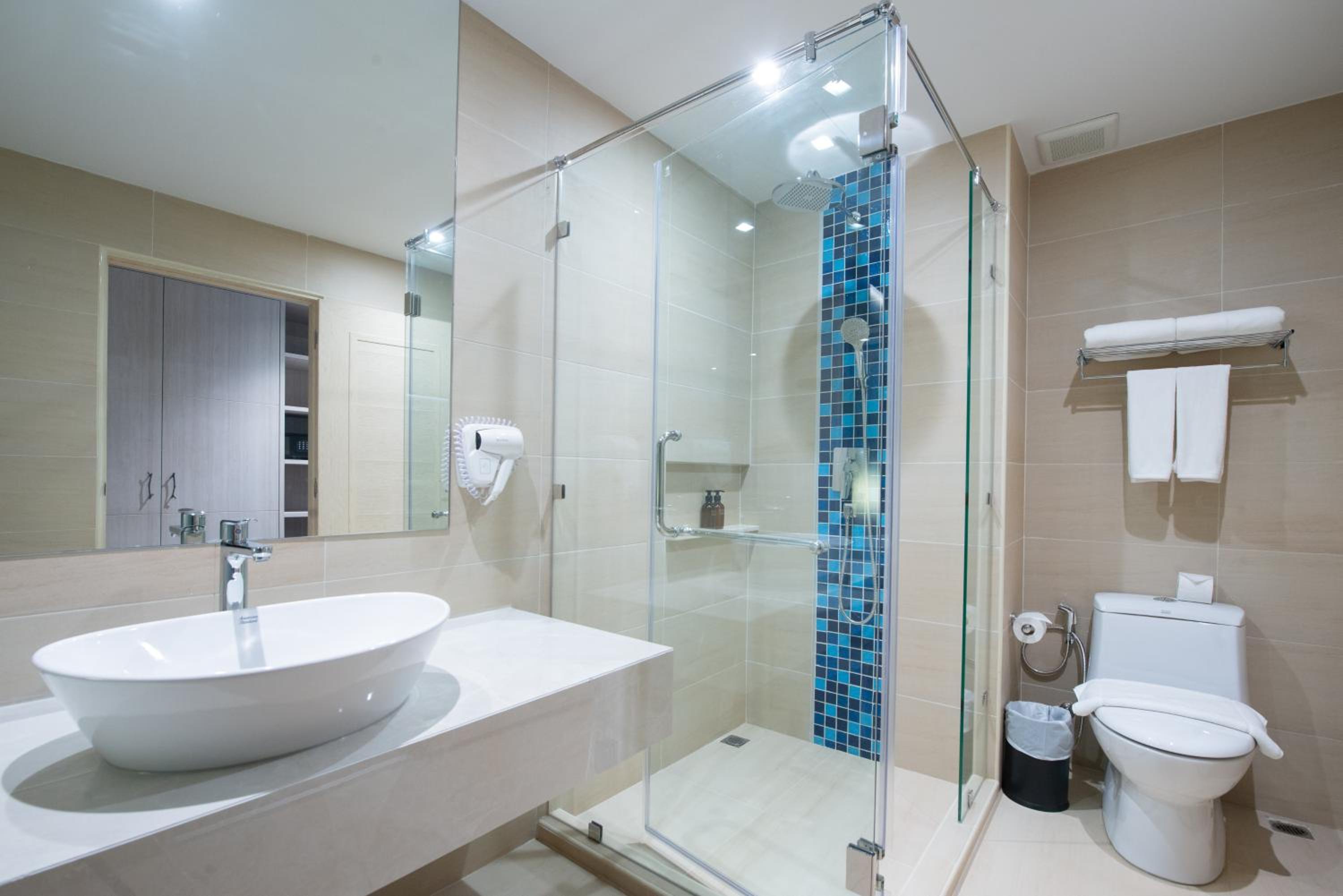 Deluxe Double or Twin Room with Pool View - Photo 18