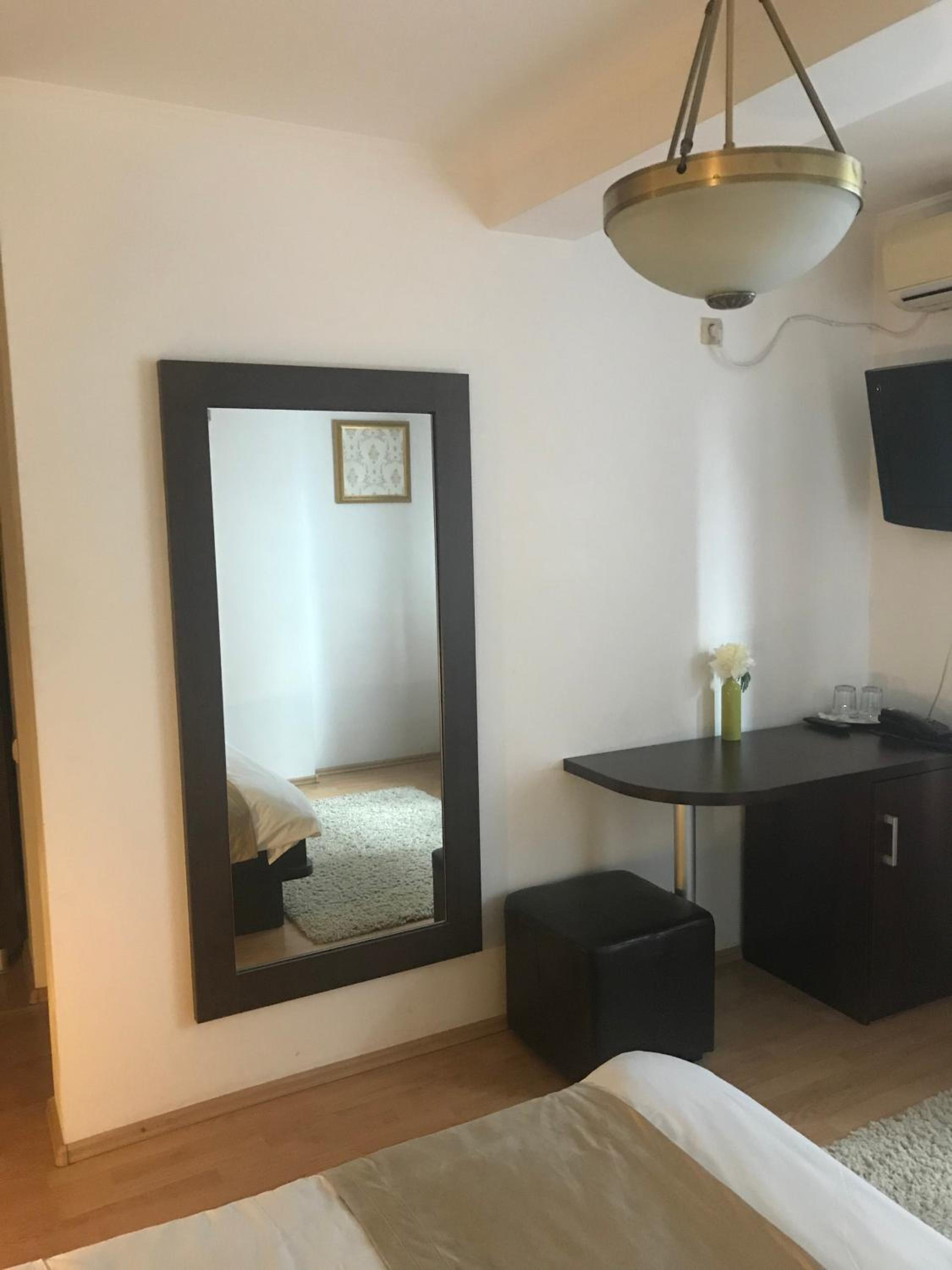 Double Room with Private Bathroom - Photo 4