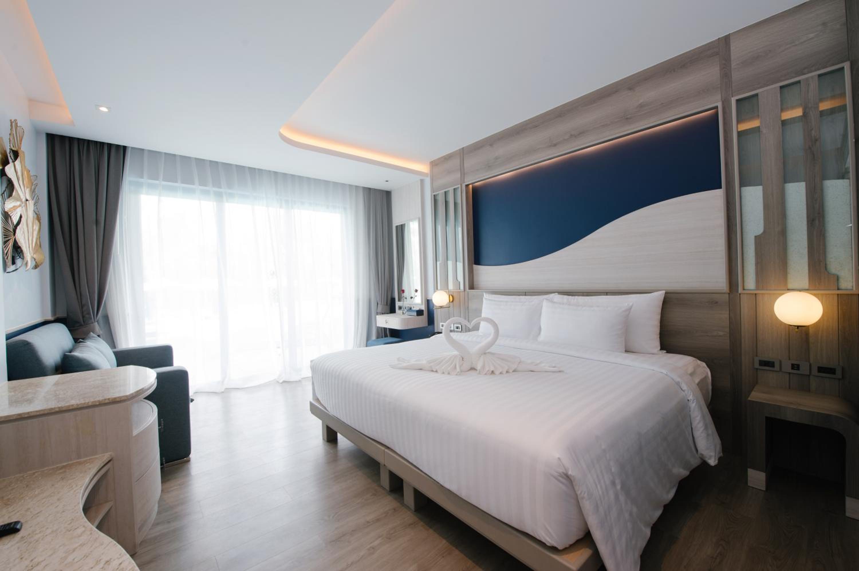 Deluxe Double or Twin Room with Pool Access - Photo 18