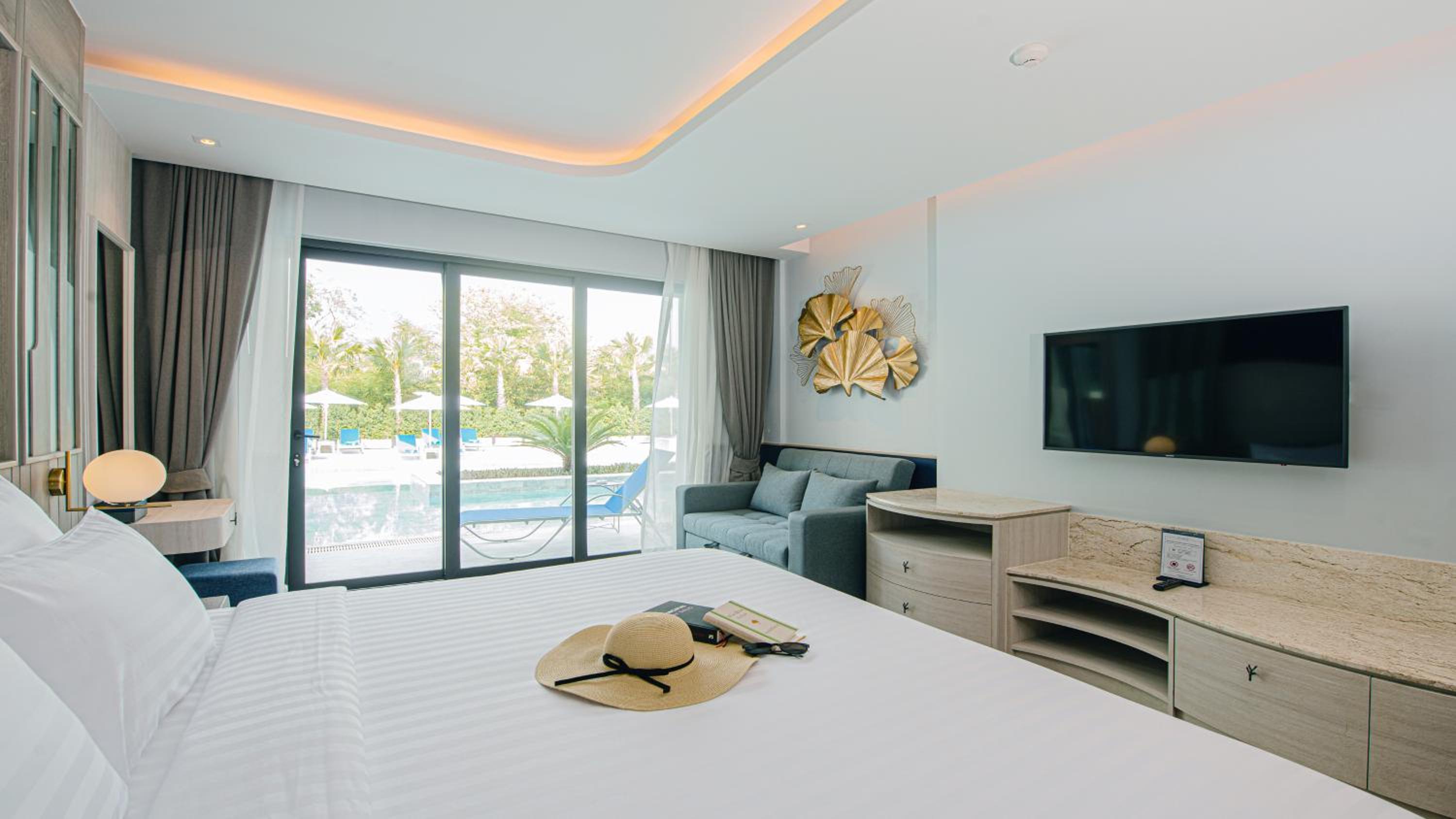 Deluxe Double or Twin Room with Pool Access - Photo 22