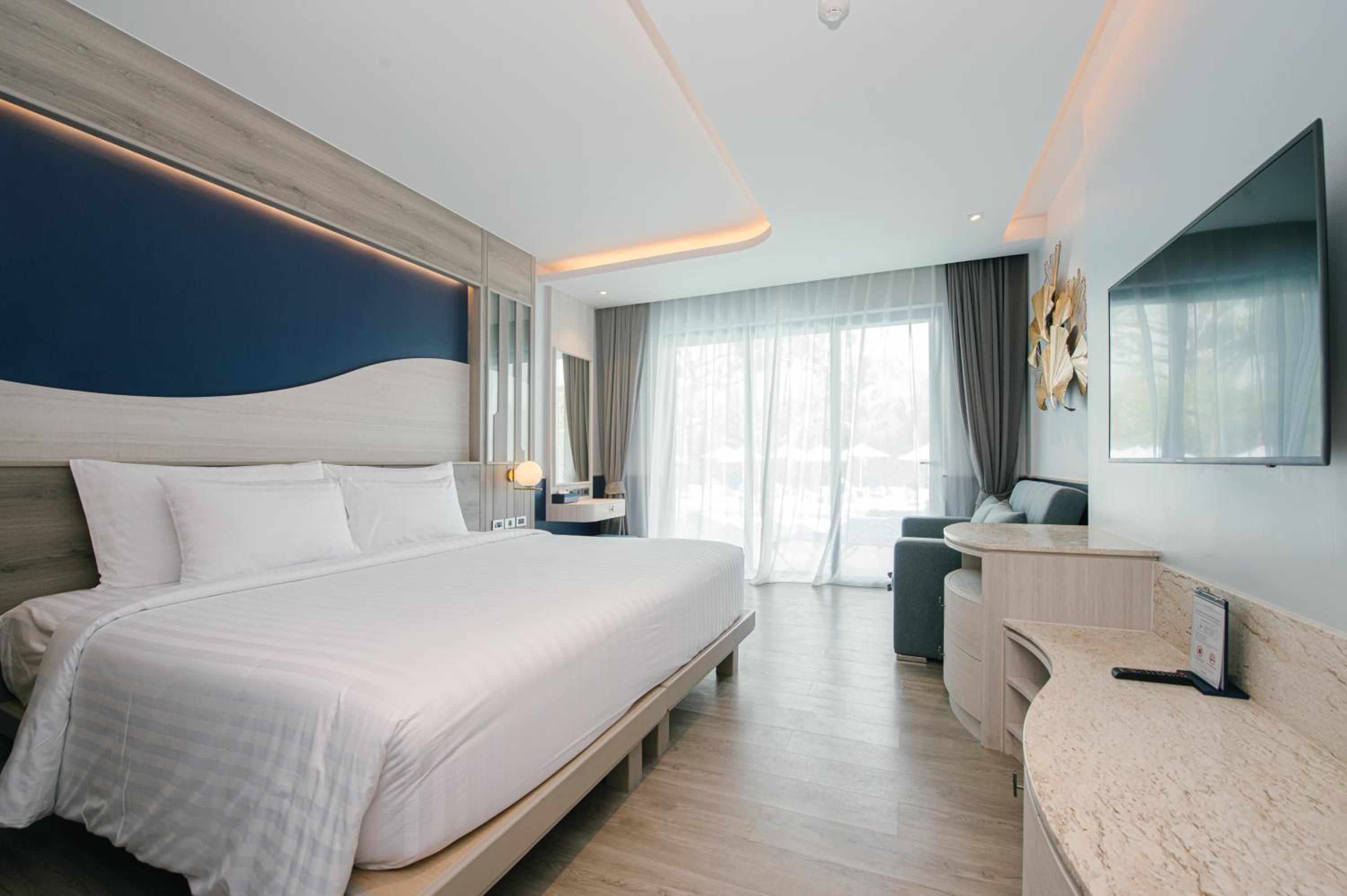 Deluxe Double or Twin Room with Pool Access - Photo 21