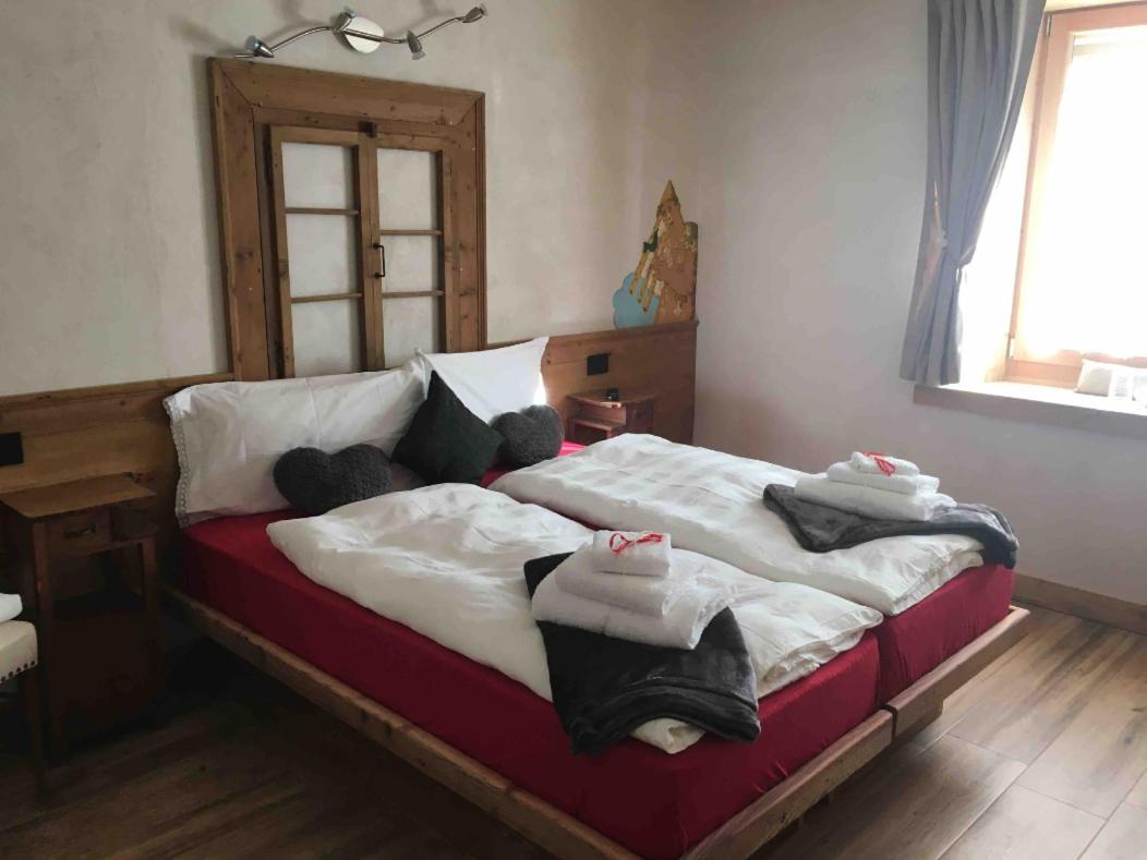 Double or Twin Room with Private External Bathroom - Photo 1