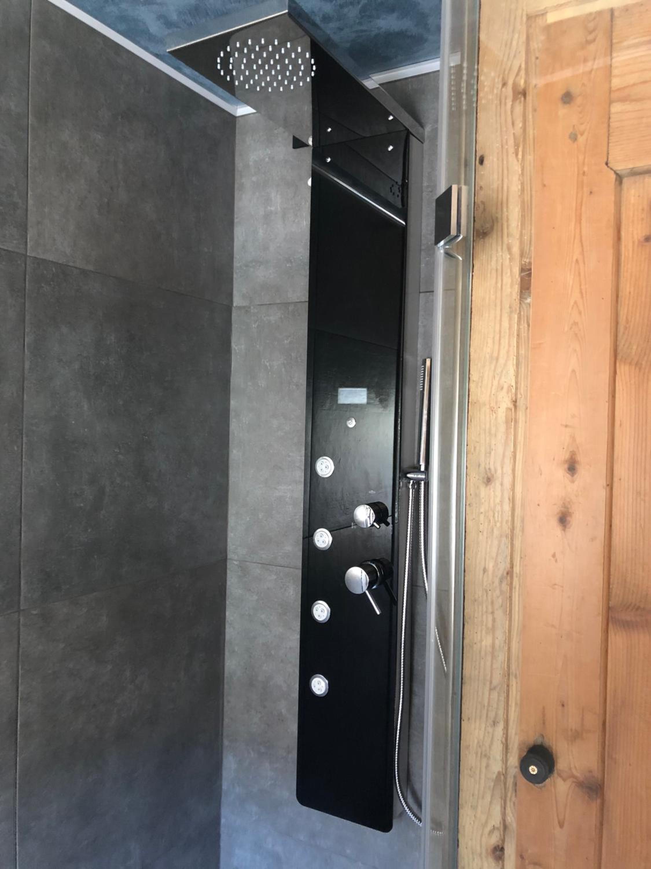 Double or Twin Room with Private Bathroom - Photo 4