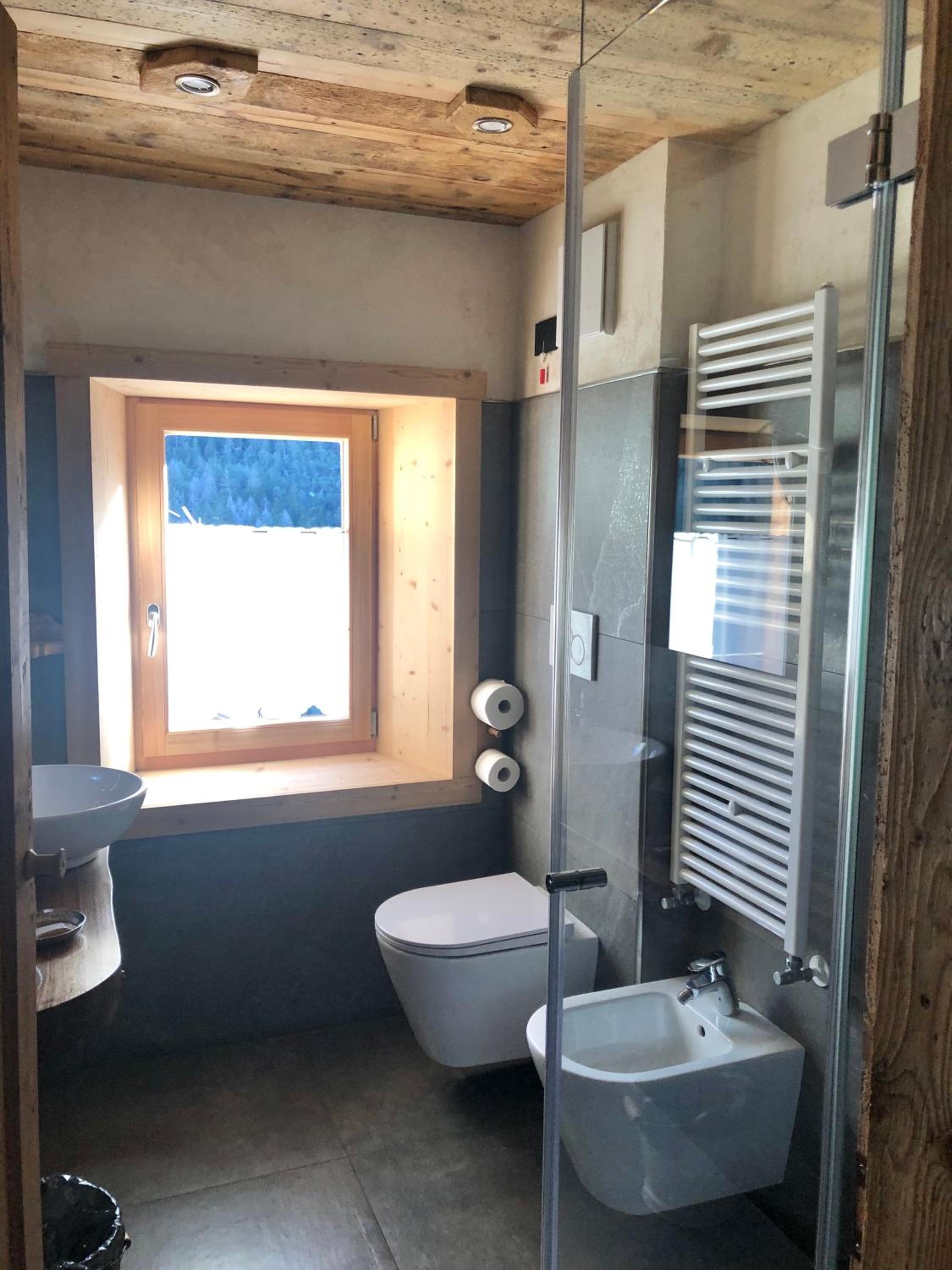 Double or Twin Room with Private Bathroom - Photo 2