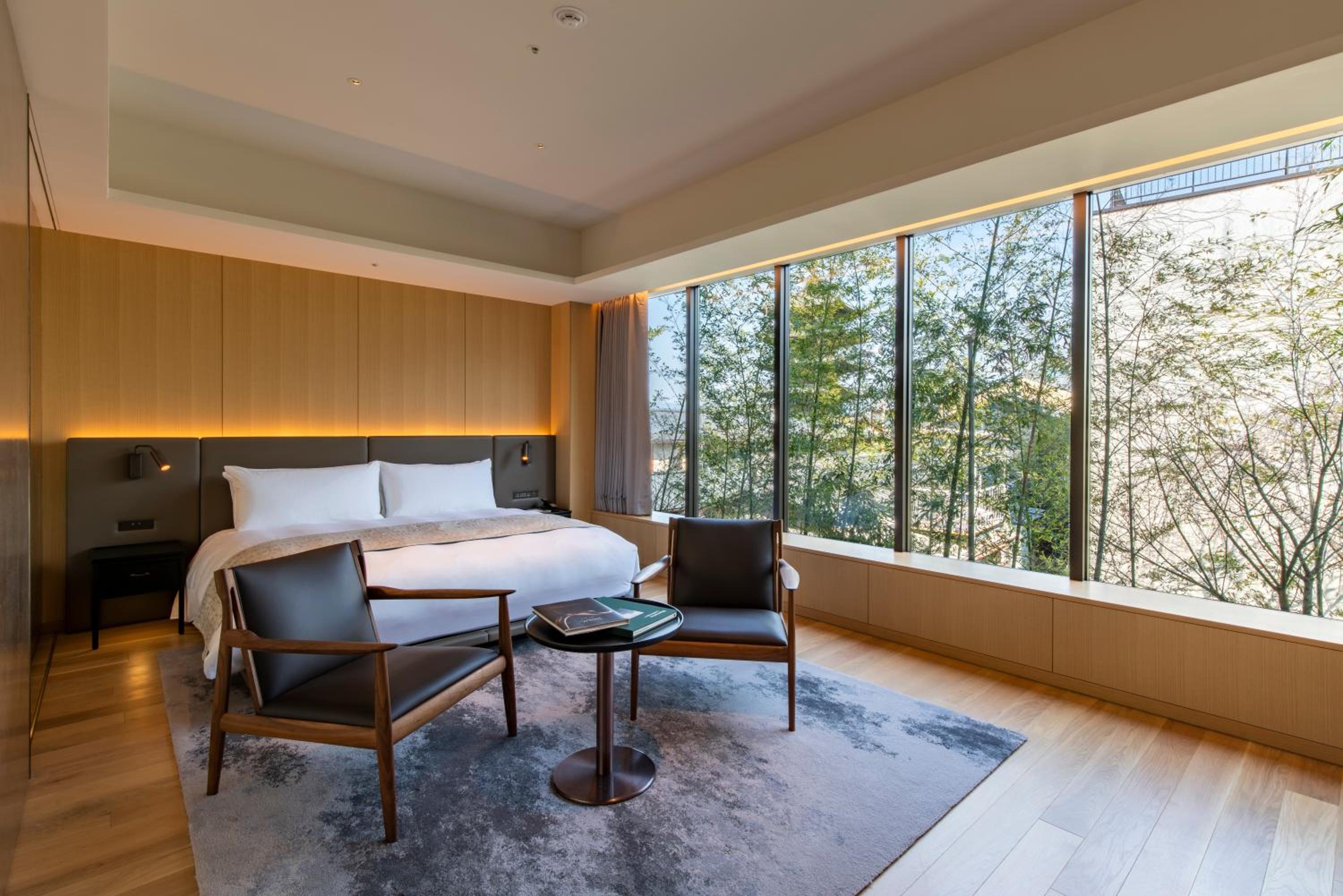 Premium King Room with Free Lounge Access