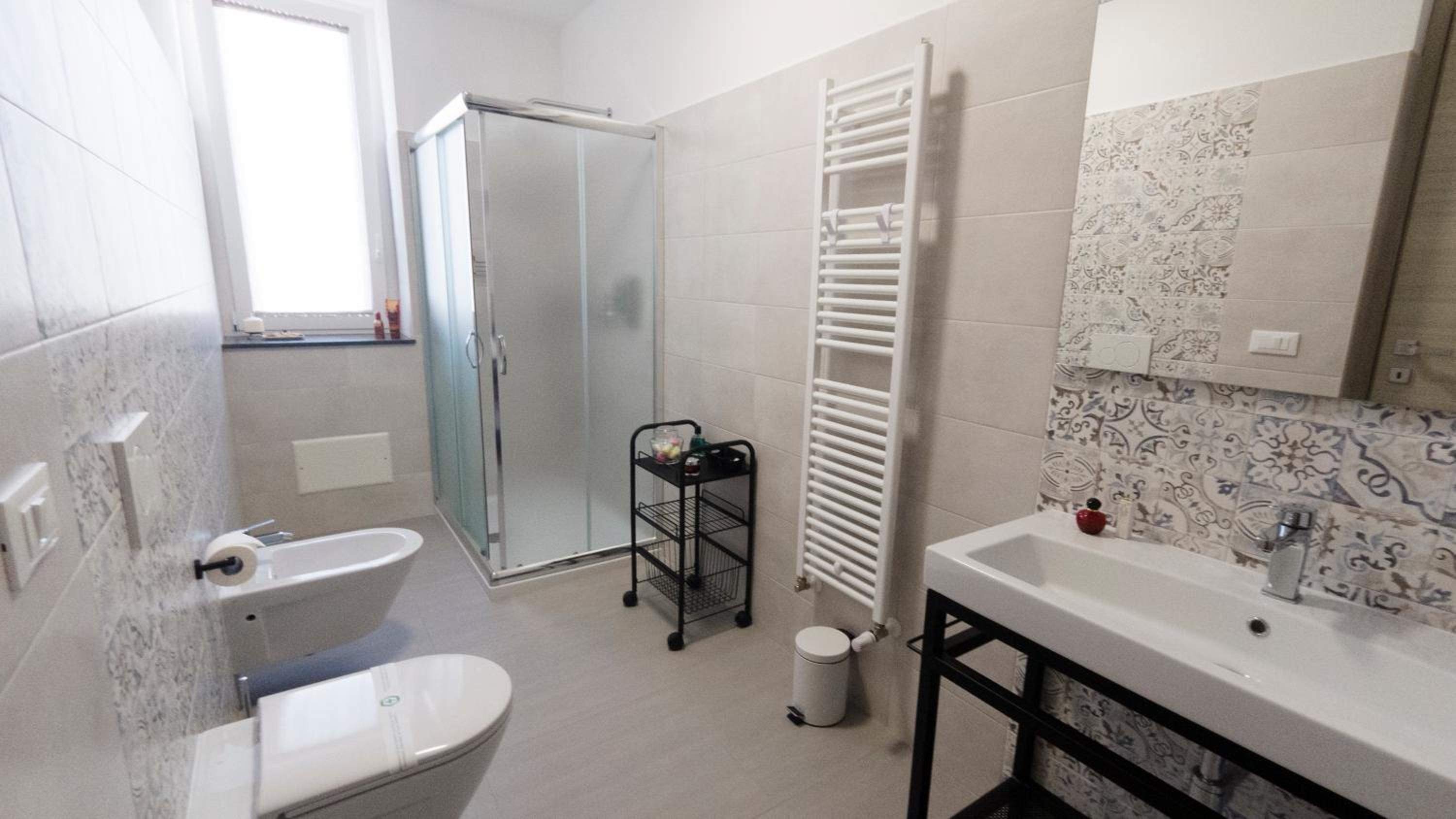 Quadruple Room with Private Bathroom - Photo 9