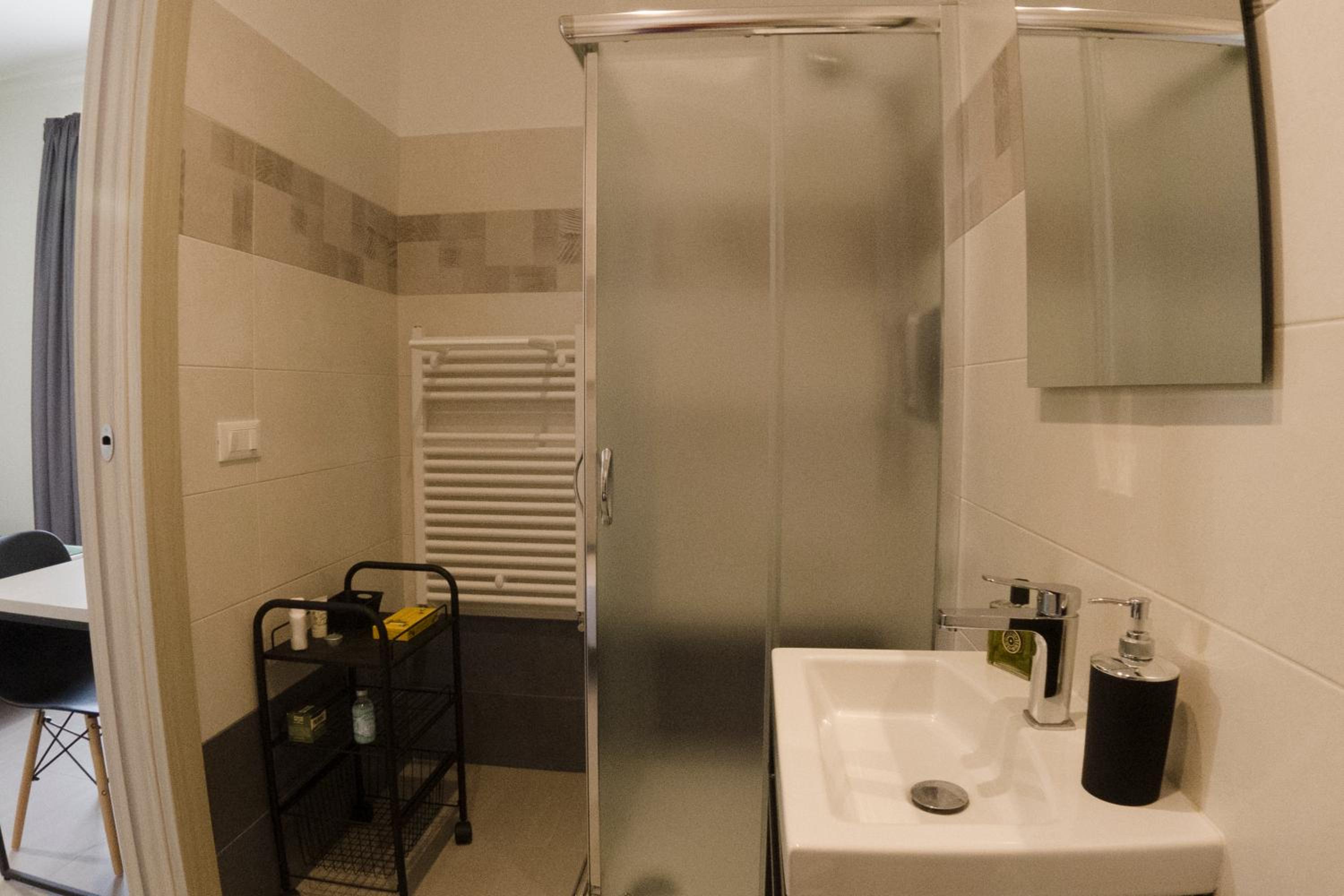 Triple Room with Private Bathroom - Photo 7