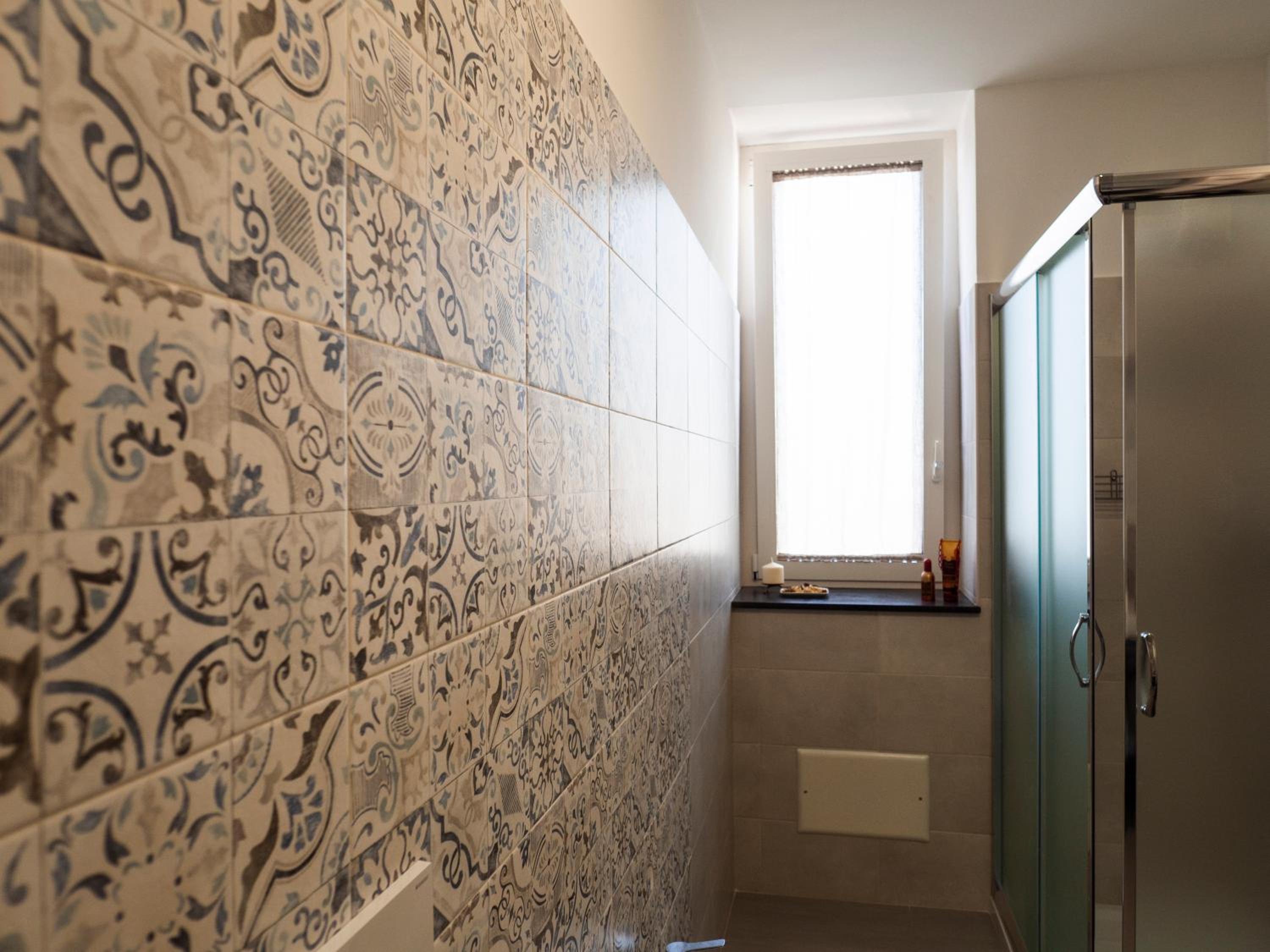 Quadruple Room with Private Bathroom - Photo 7