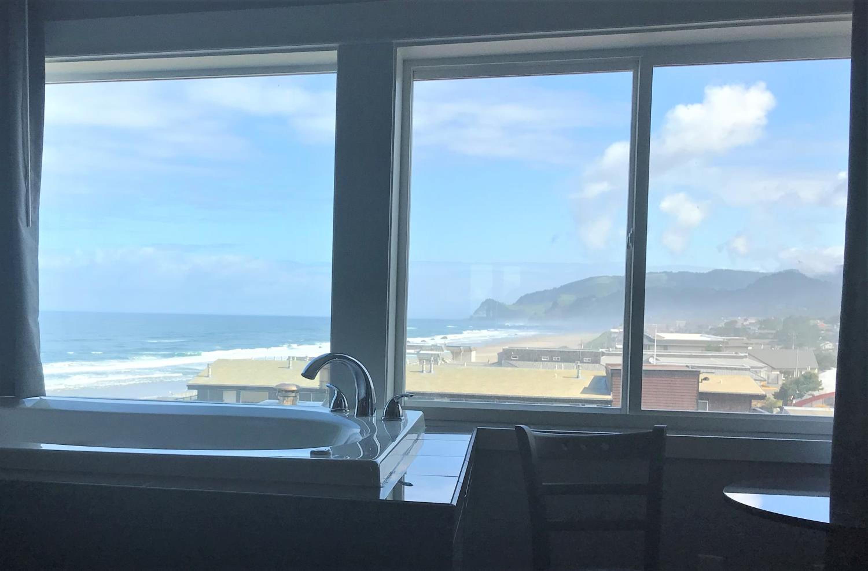 Partial Oceanview, Jetted Tub, Fireplace, King Bed (Tidal Suite)