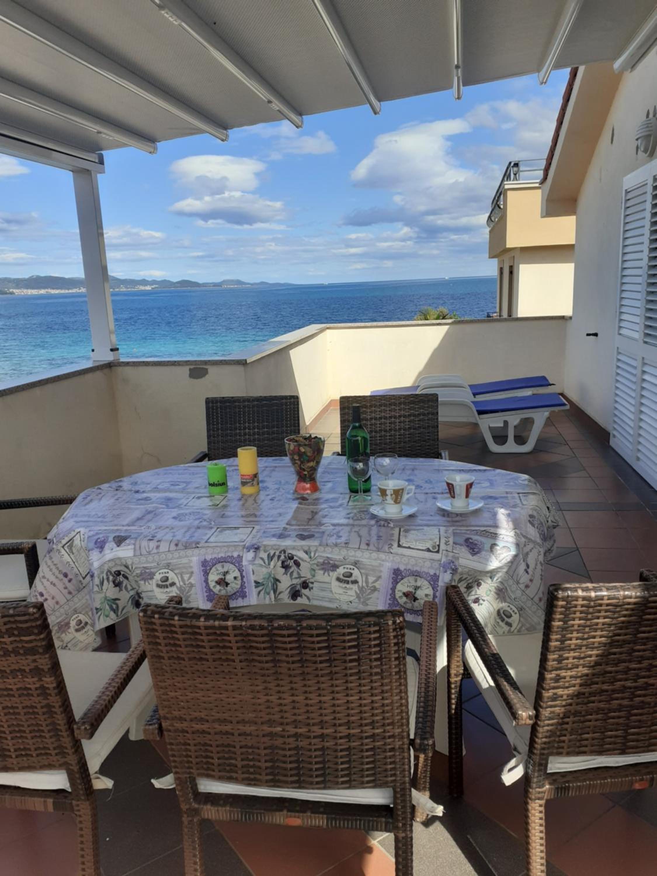 Apartment with Sea View - Photo 3