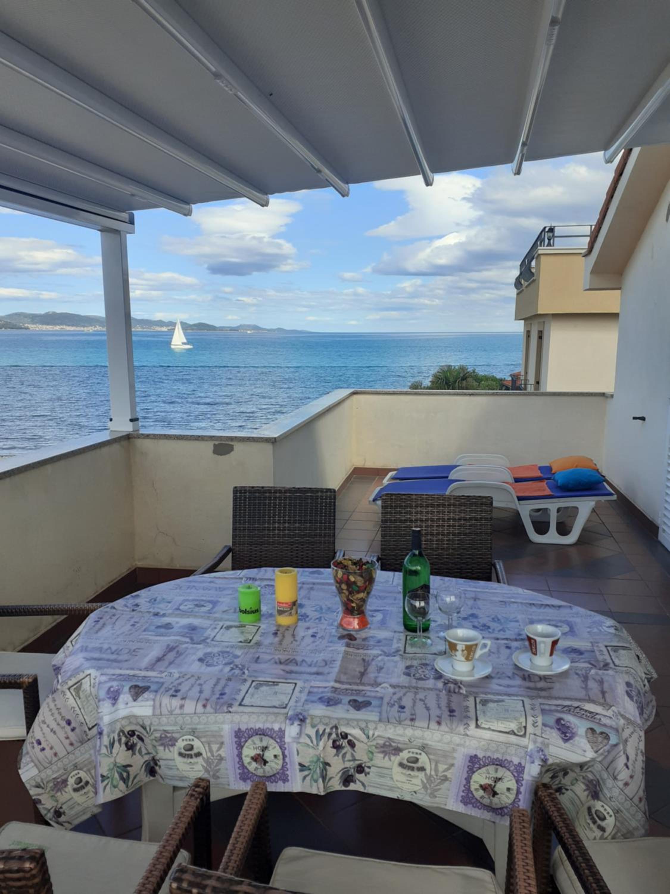 Apartment with Sea View - Photo 18
