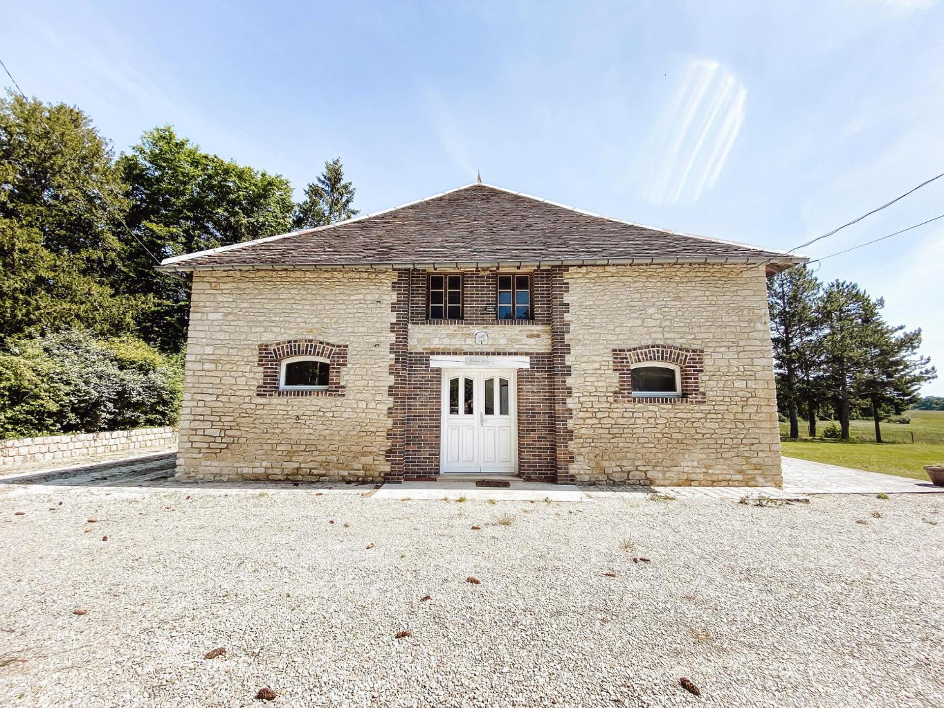 Three-Bedroom House photo 1