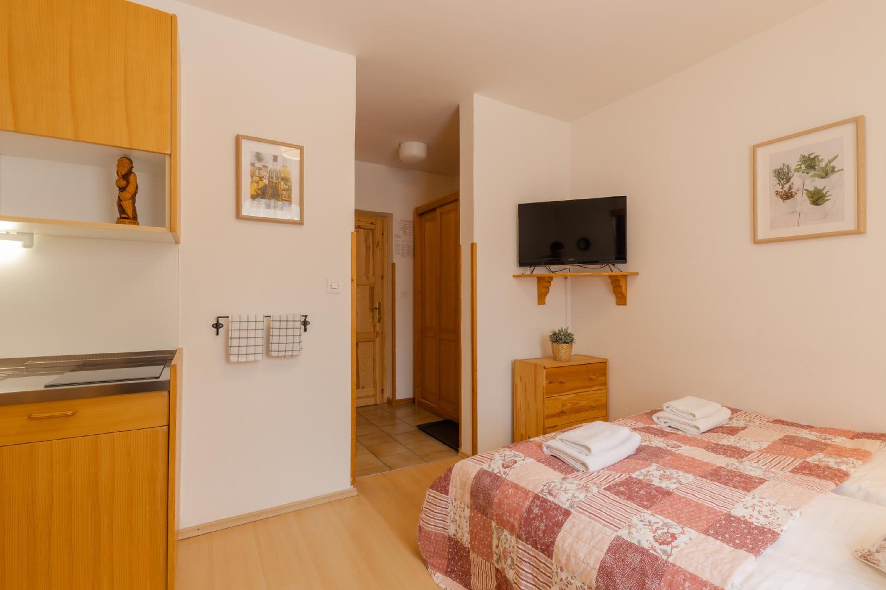 Studio (2 Adults) - Photo 2