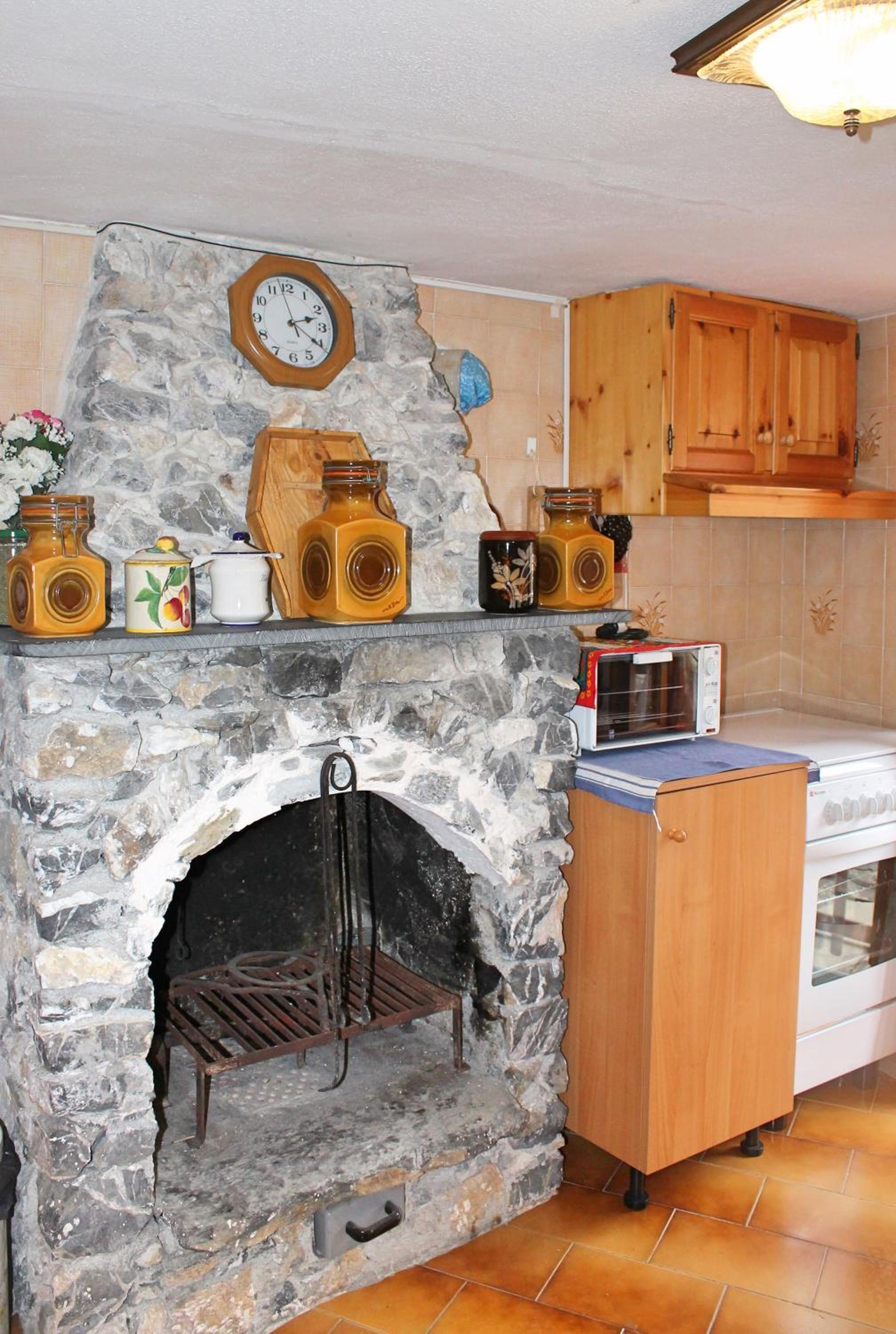 One-Bedroom House - Photo 13