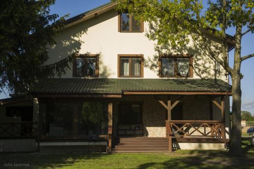 Five-Bedroom House photo 1