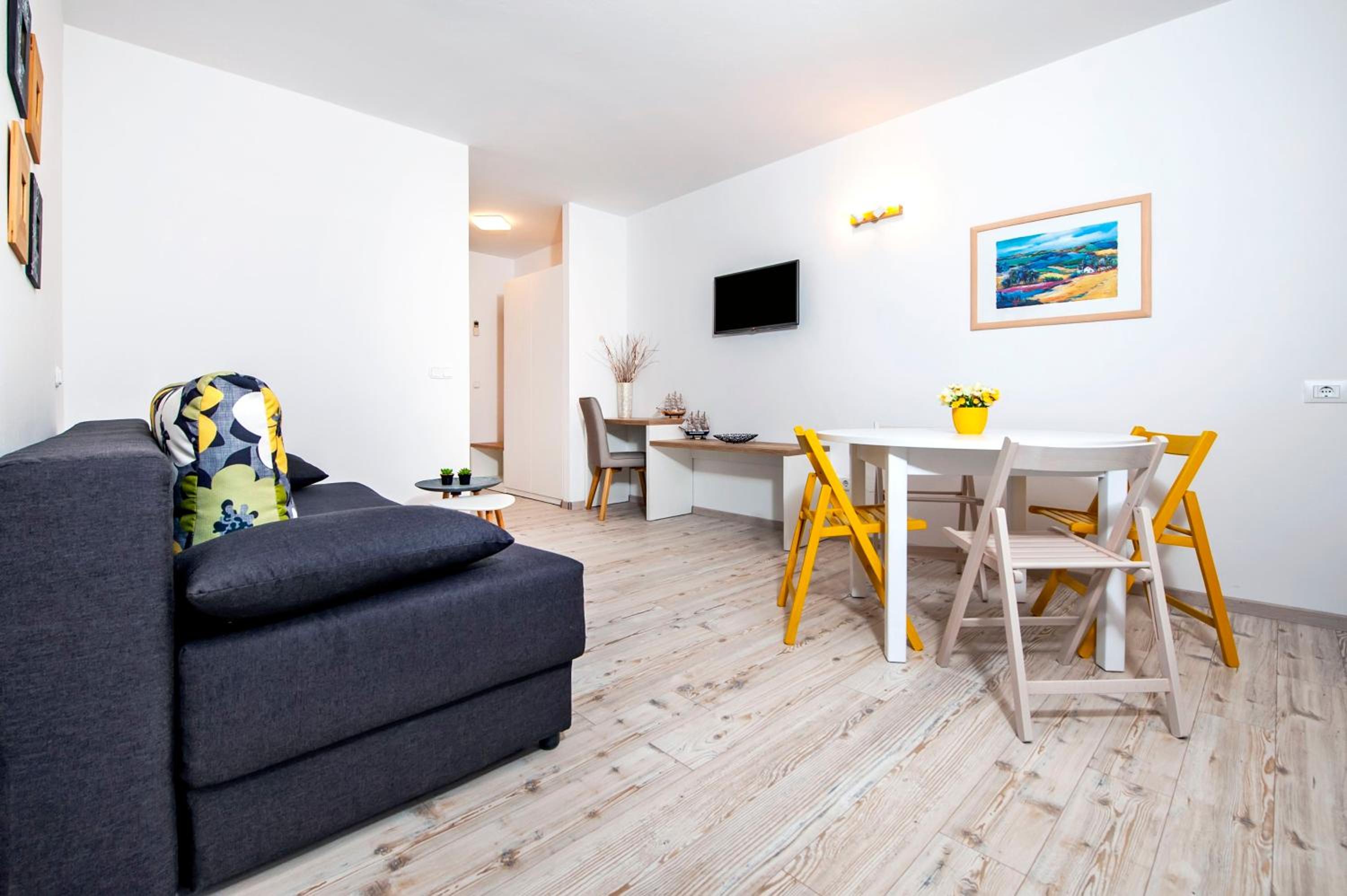 One-Bedroom Apartment with Balcony photo 1
