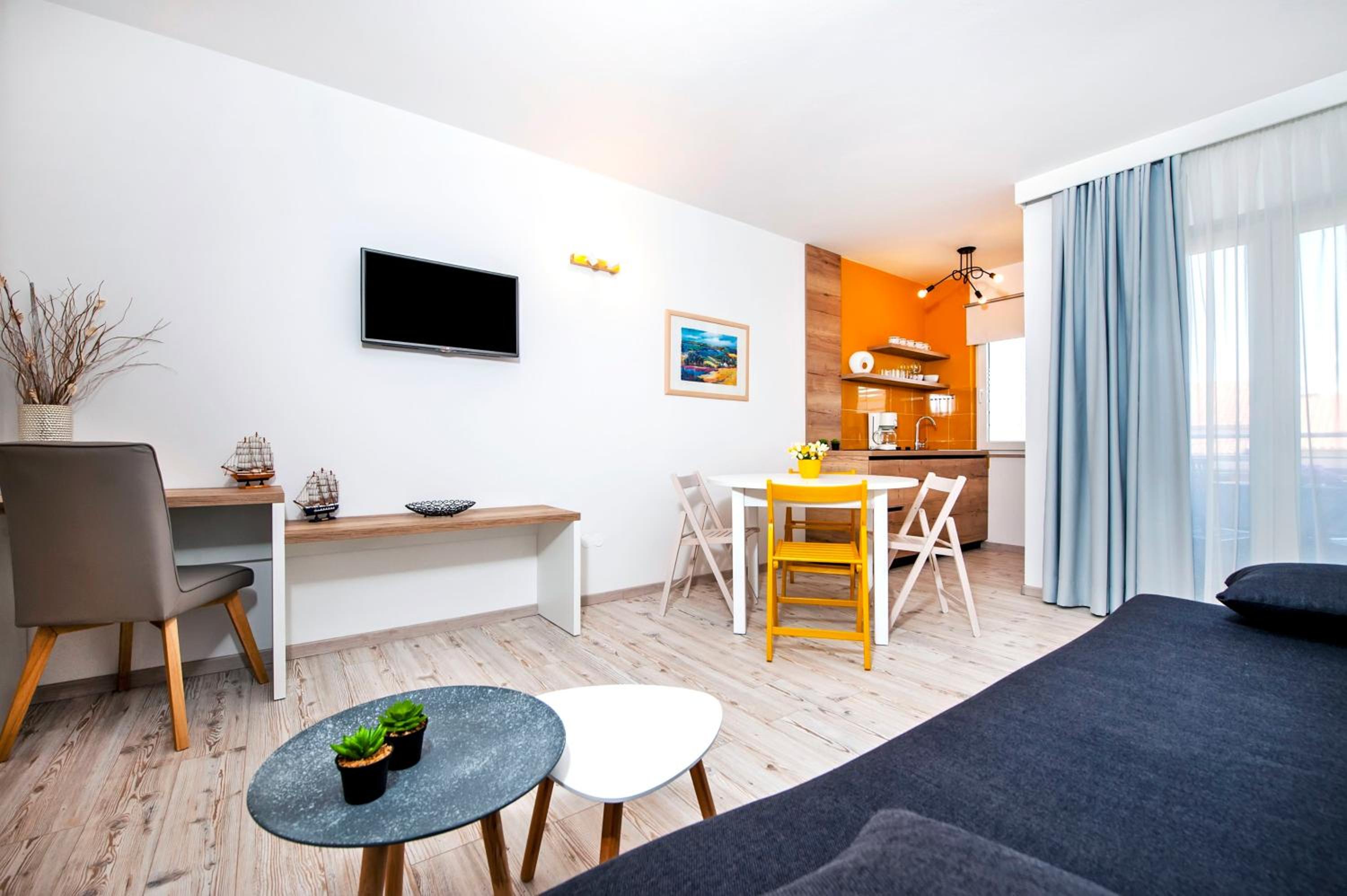 One-Bedroom Apartment with Balcony photo 2