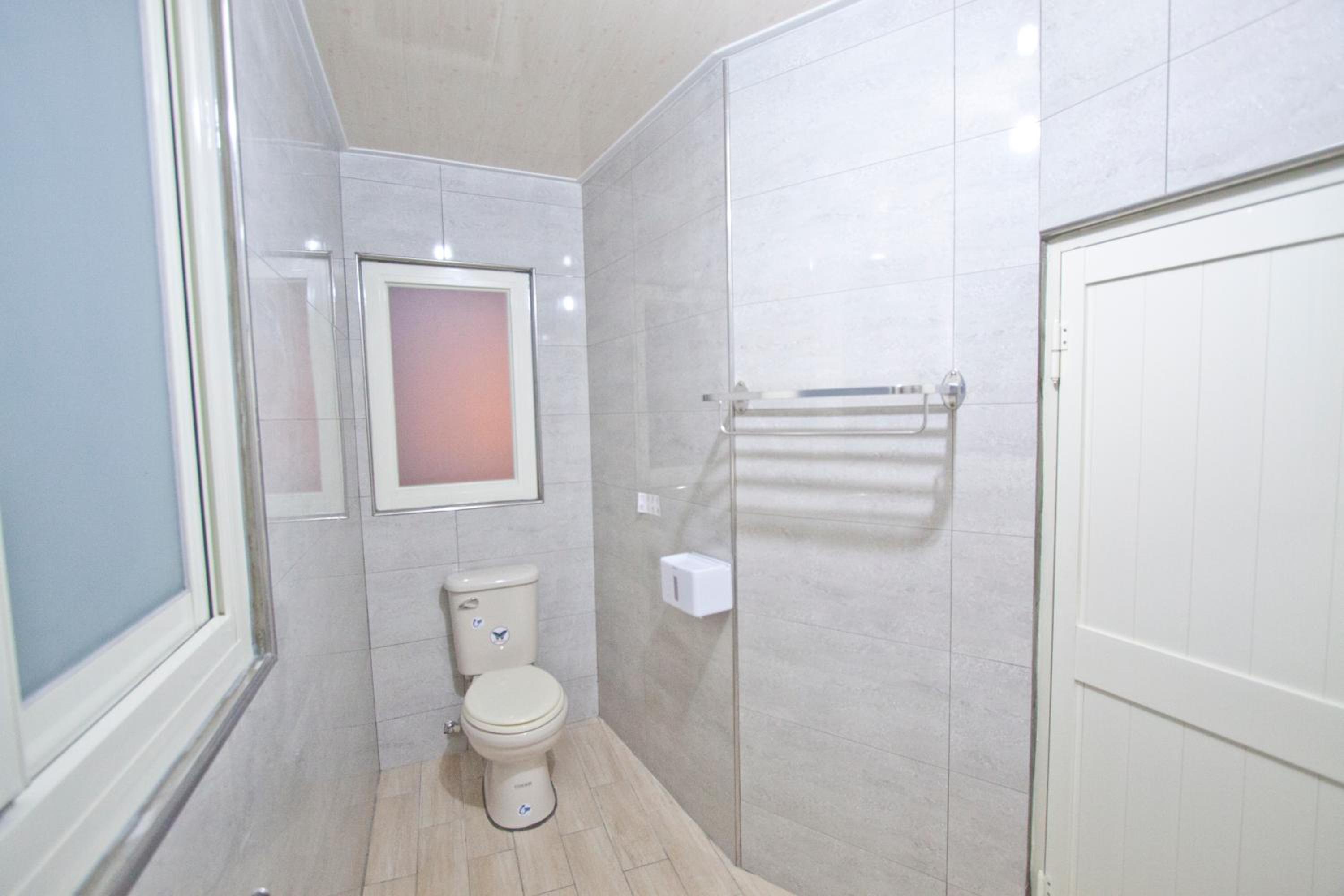 Double Room with Shared Bathroom photo 2