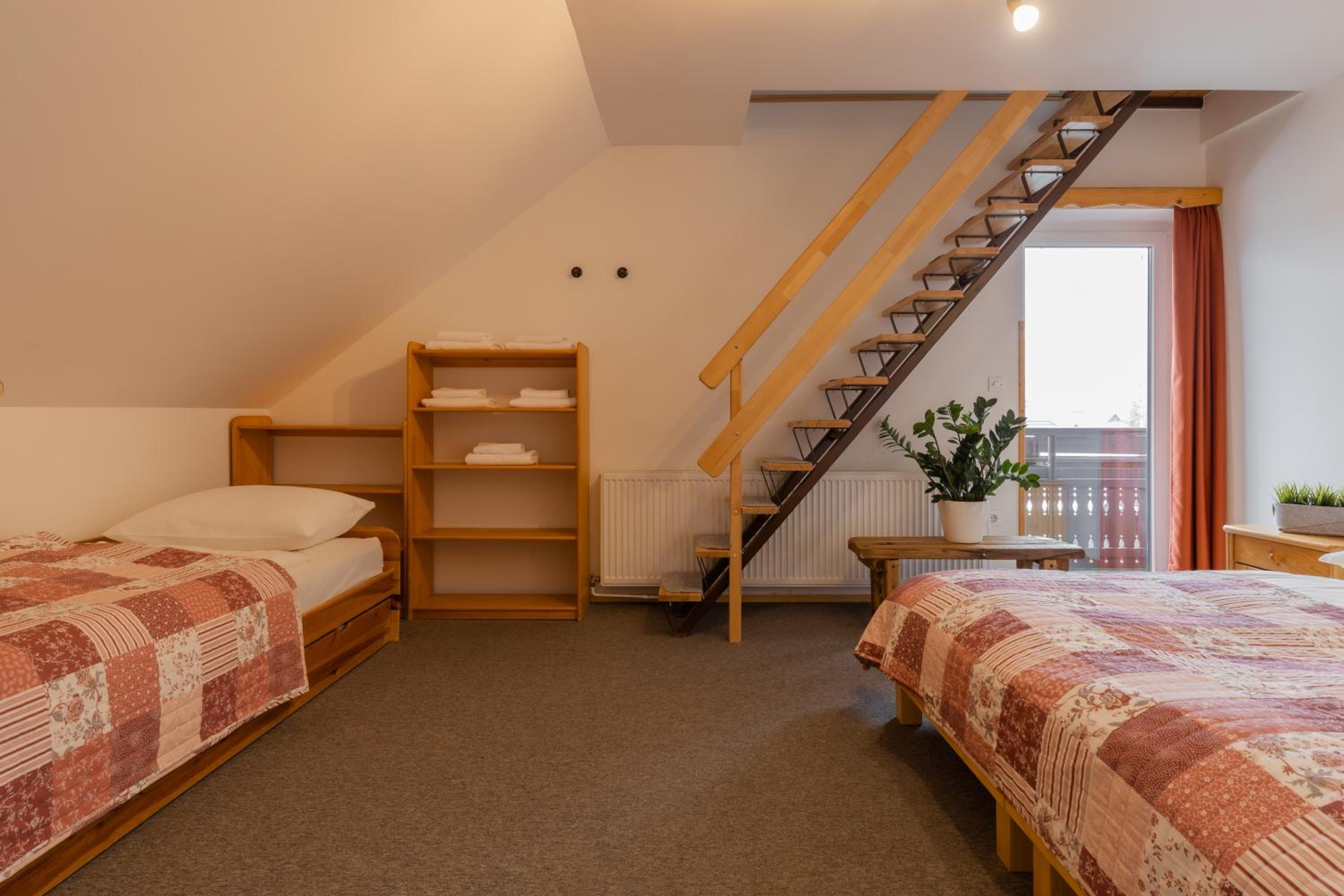 One-Bedroom Apartment (4-5 Adults) photo 2