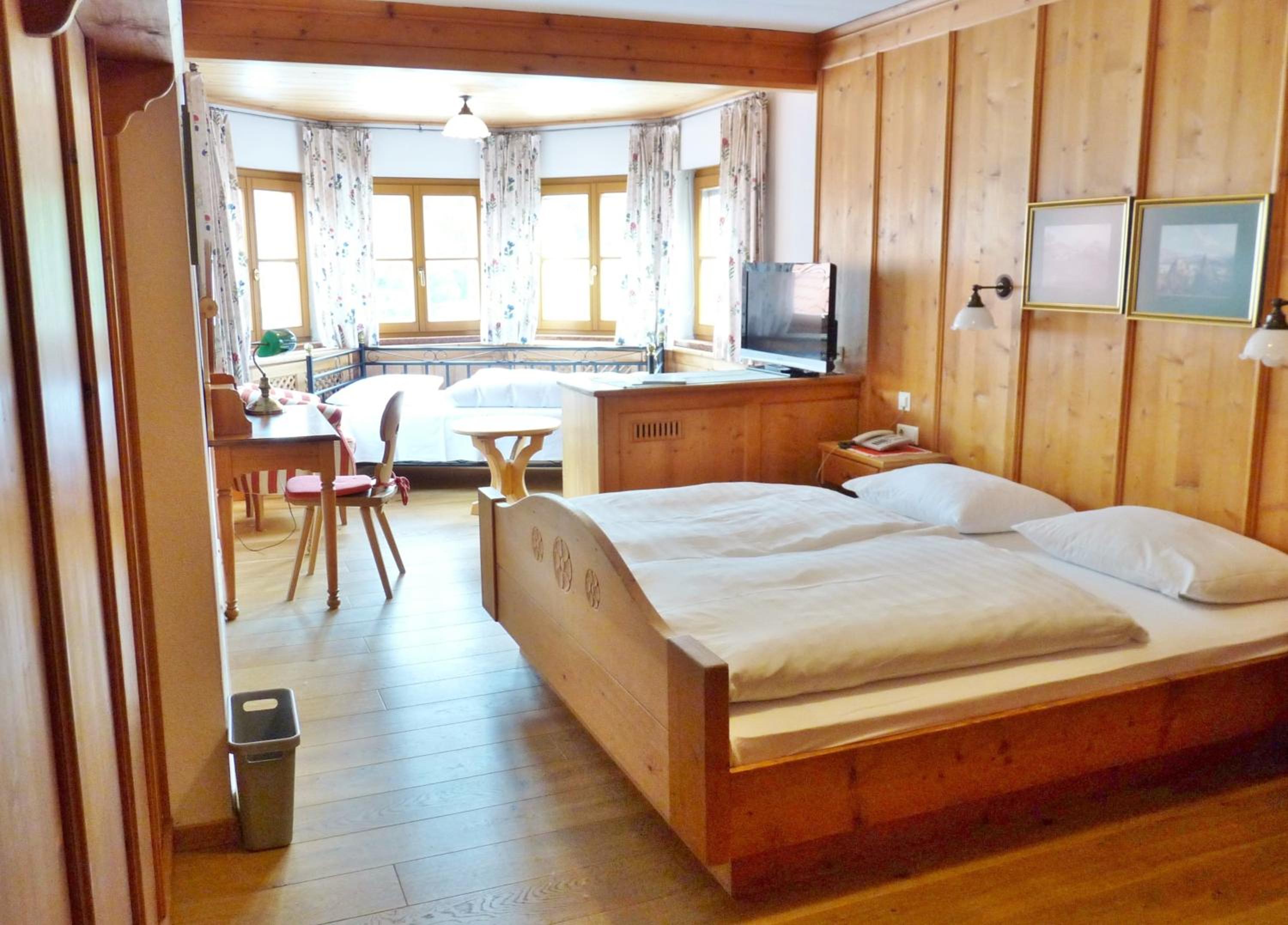 Family Room - Photo 2