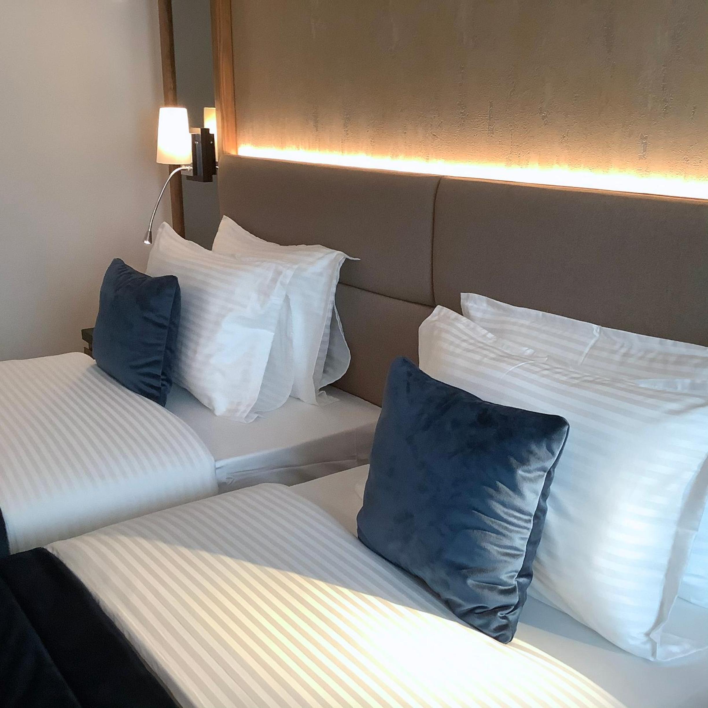 Standard Twin Room - Photo 3