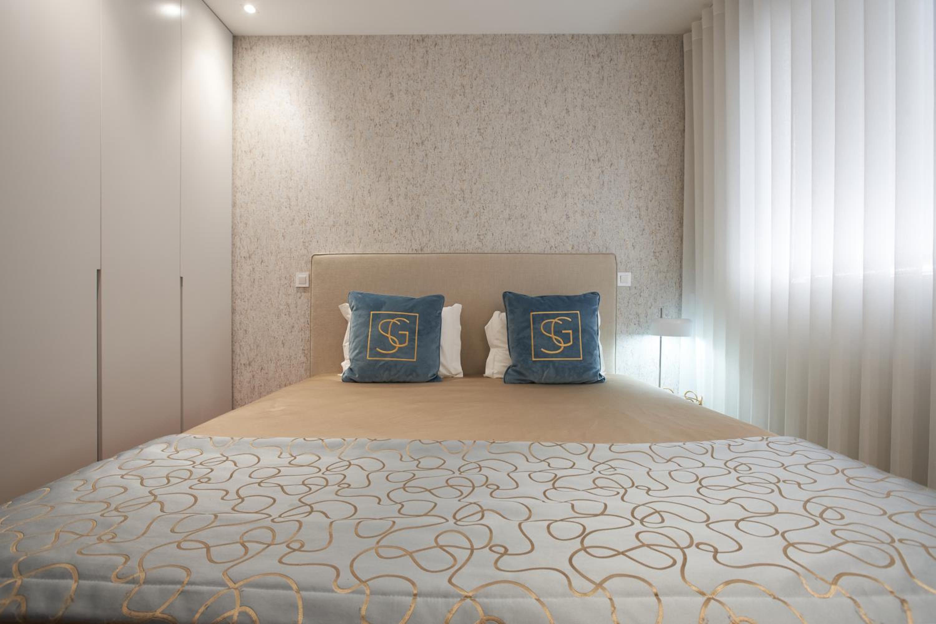 One-Bedroom Apartment - Photo 12