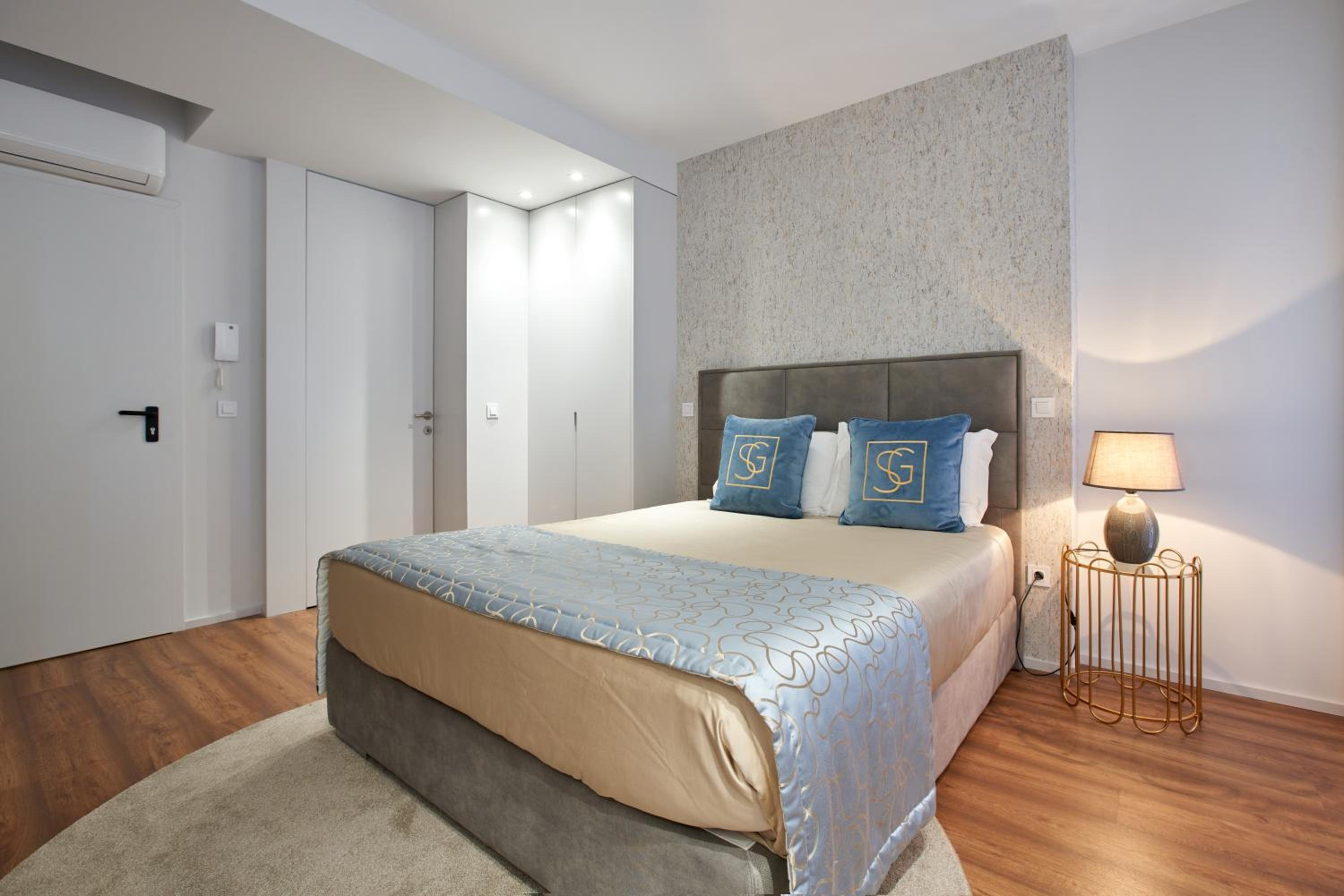 One-Bedroom Apartment - Photo 11