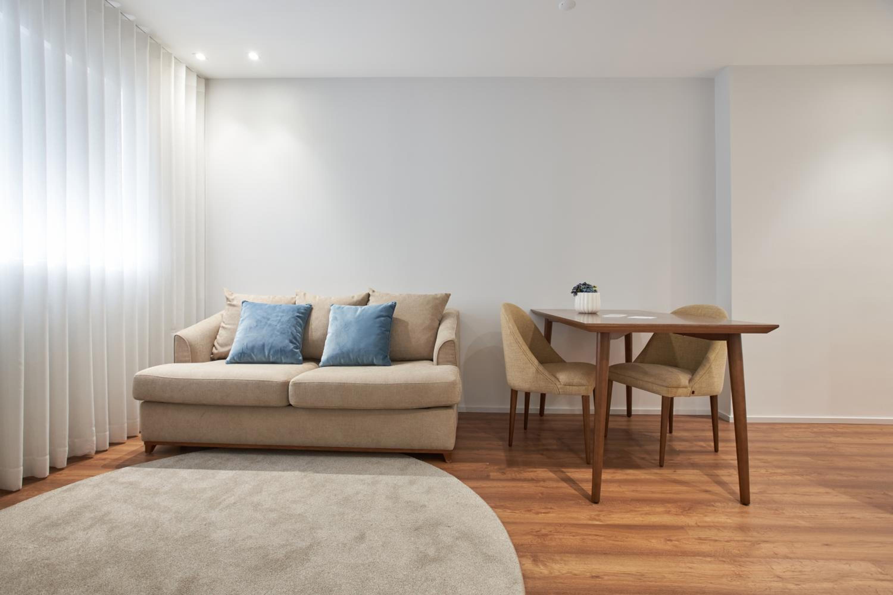 One-Bedroom Apartment - Photo 9