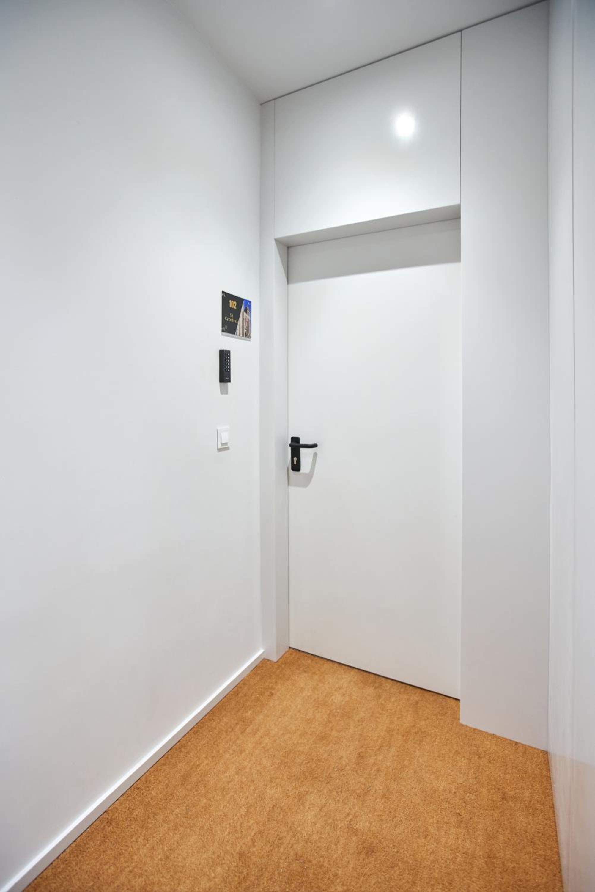 One-Bedroom Apartment - Photo 8
