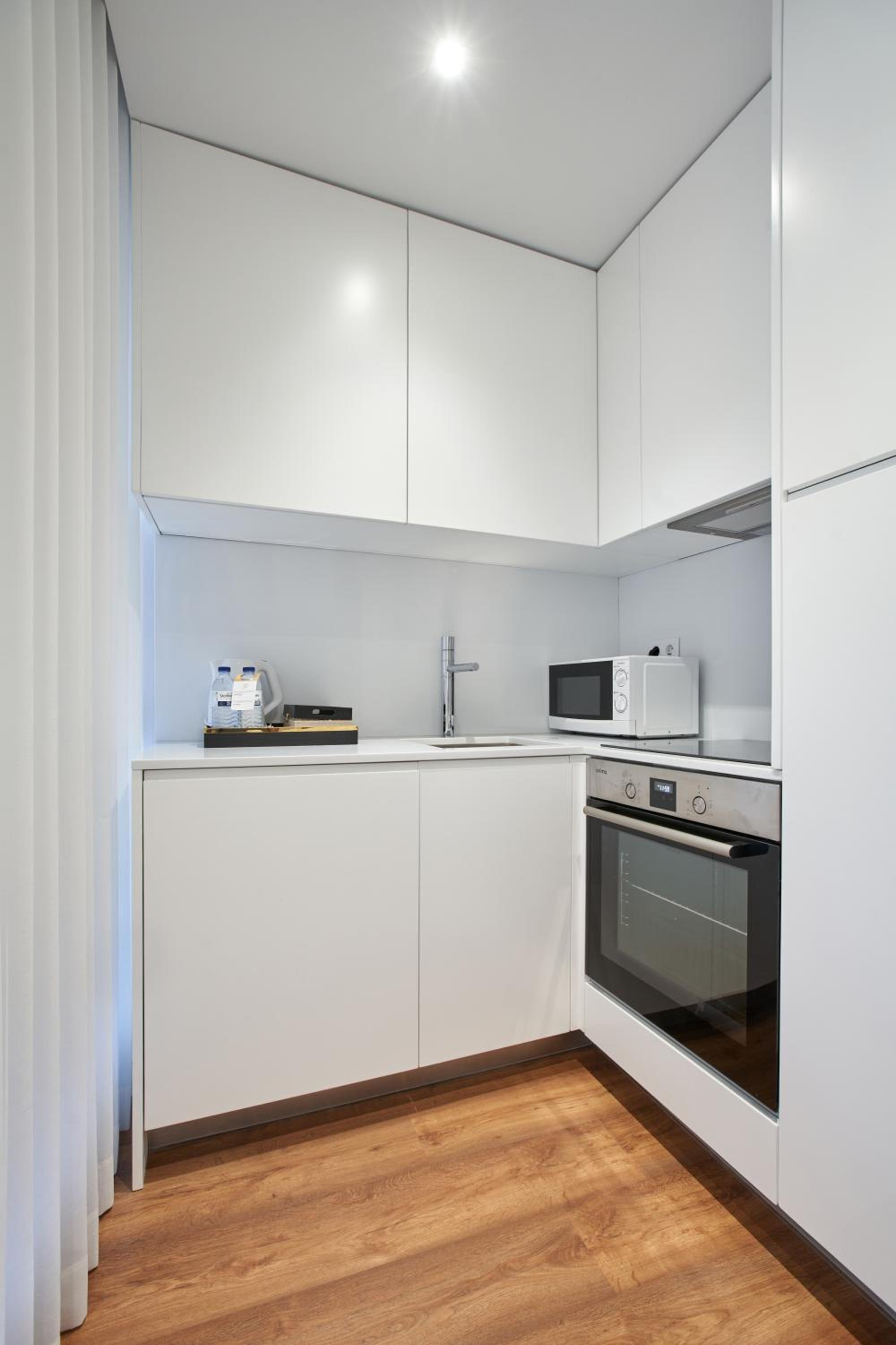 One-Bedroom Apartment - Photo 7