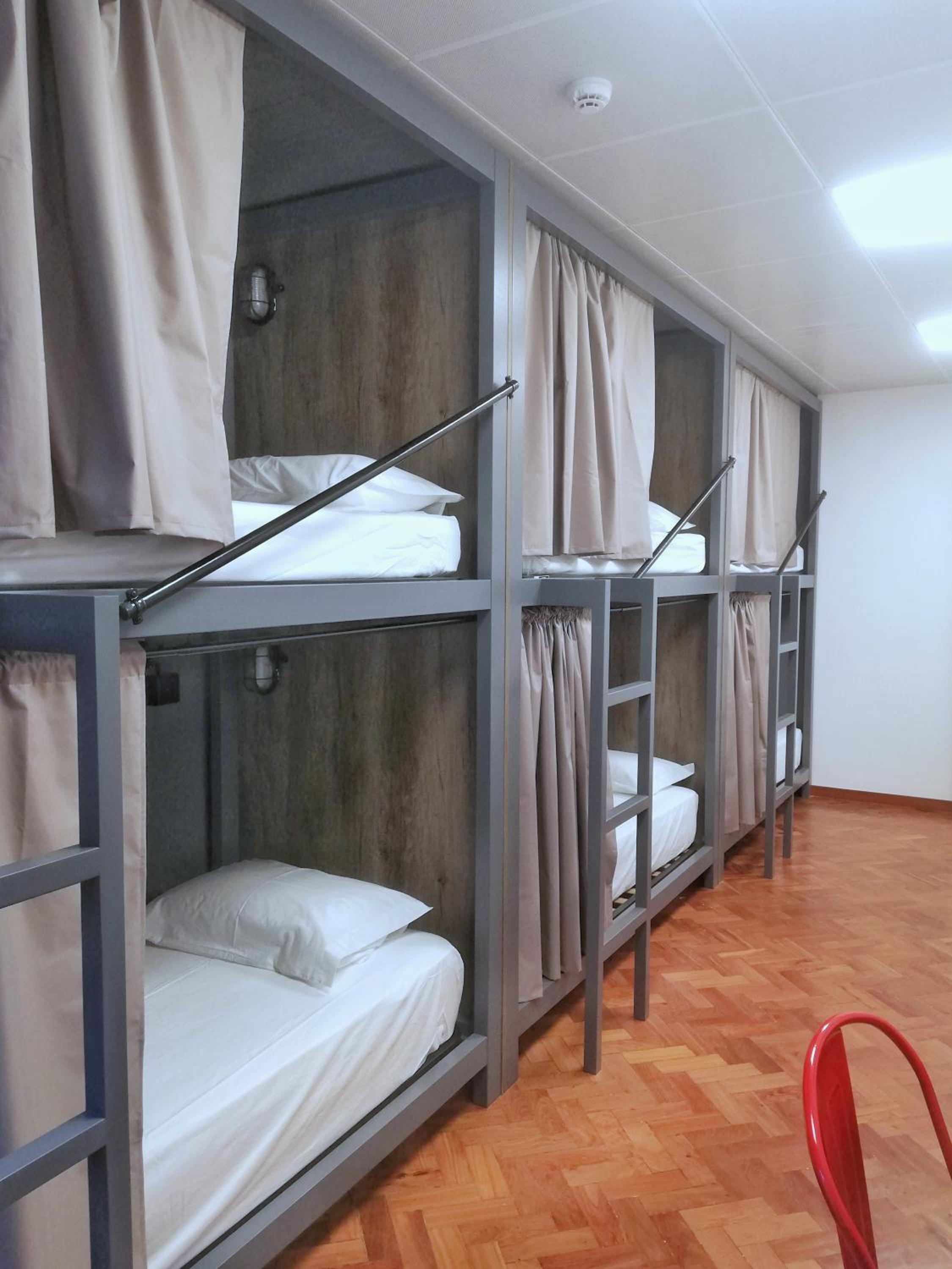 Bed in 6-Bed Mixed Dormitory Room photo 2
