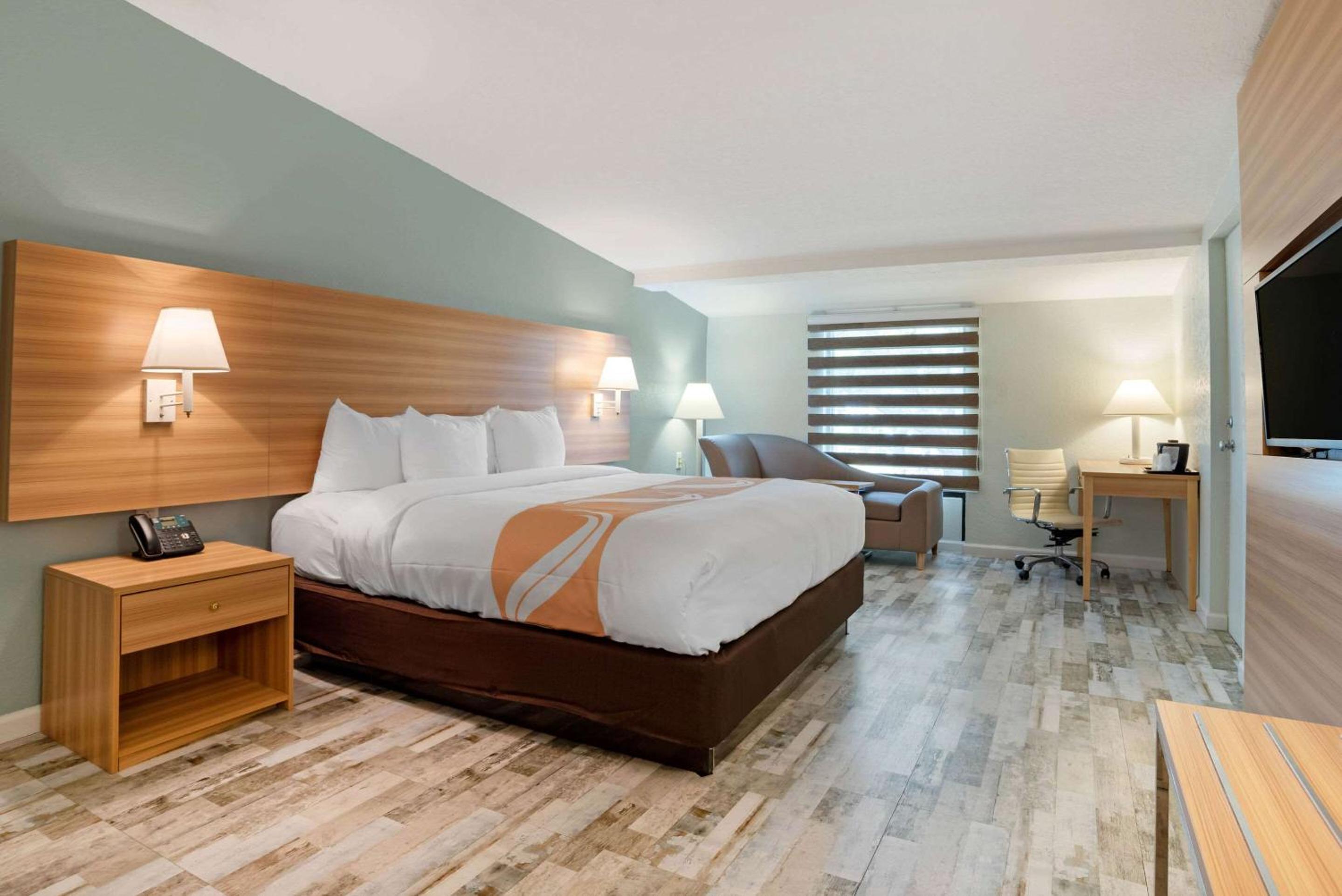 King Room with Bay View - Non-Smoking - Photo 1