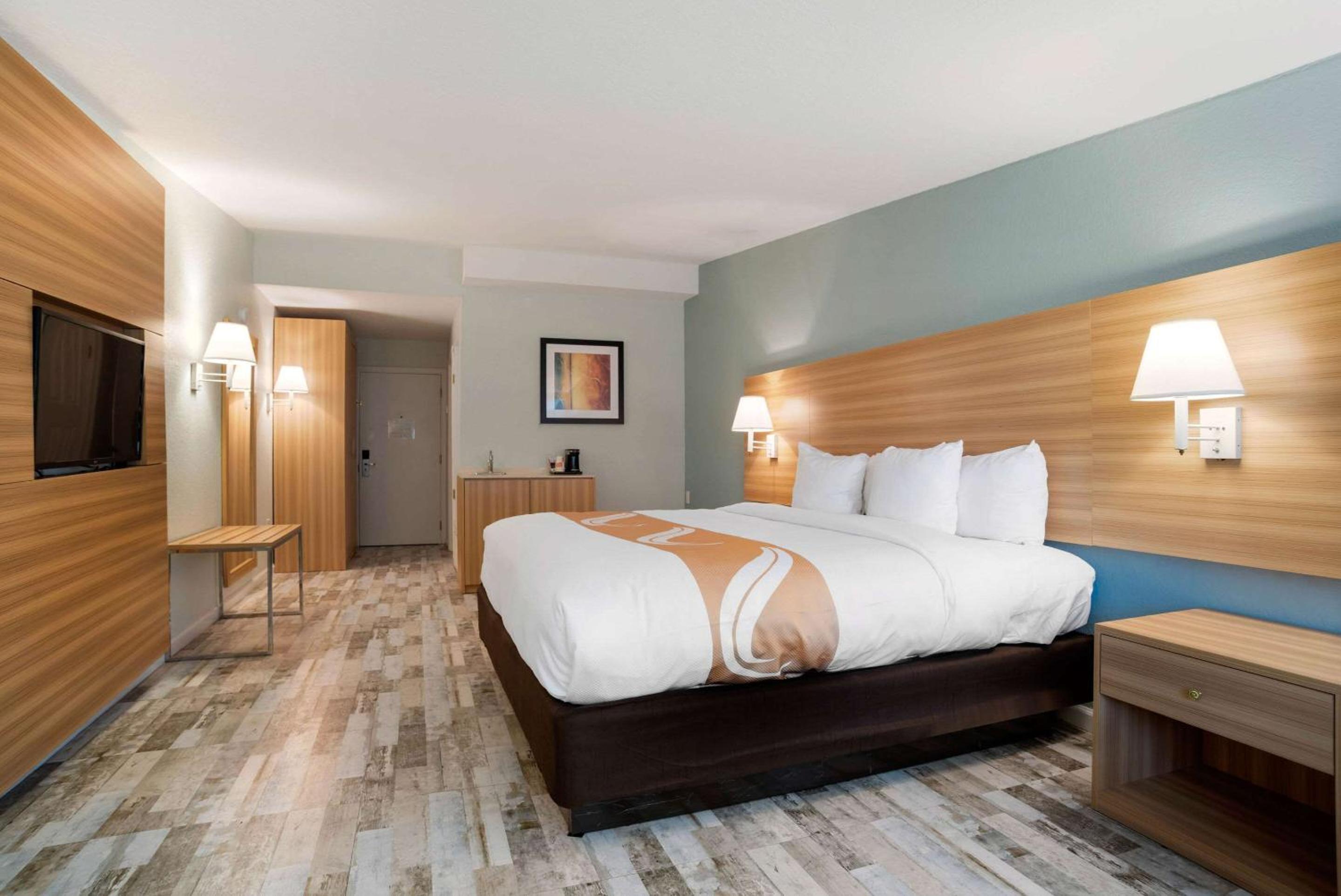 King Room with Bay View - Non-Smoking - Photo 3